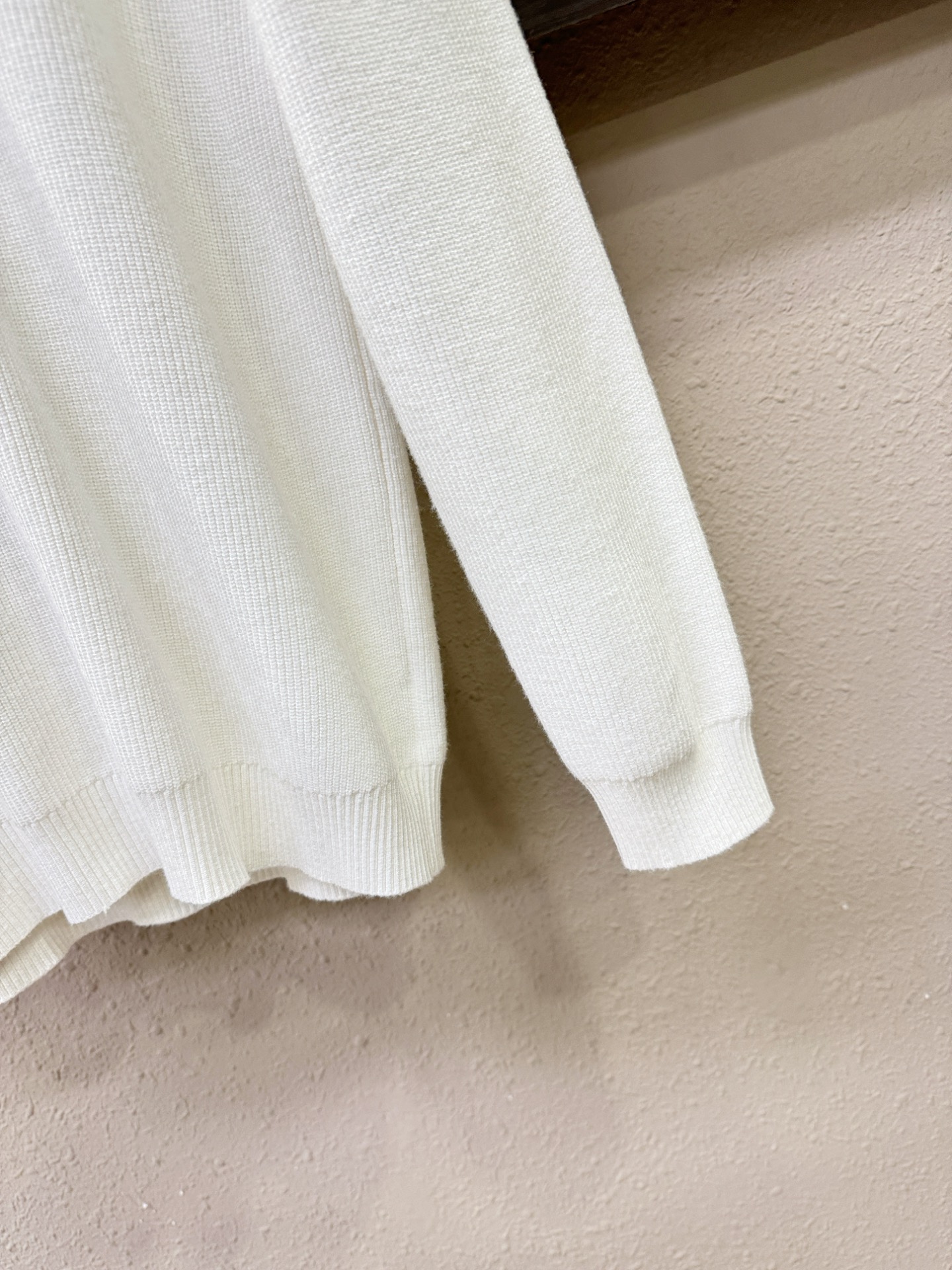 PRADA 普拉达 2025新款毛衣，胸前logo设计！贸易公司渠道稀出，同步官网发售！秋冬系列经典设计