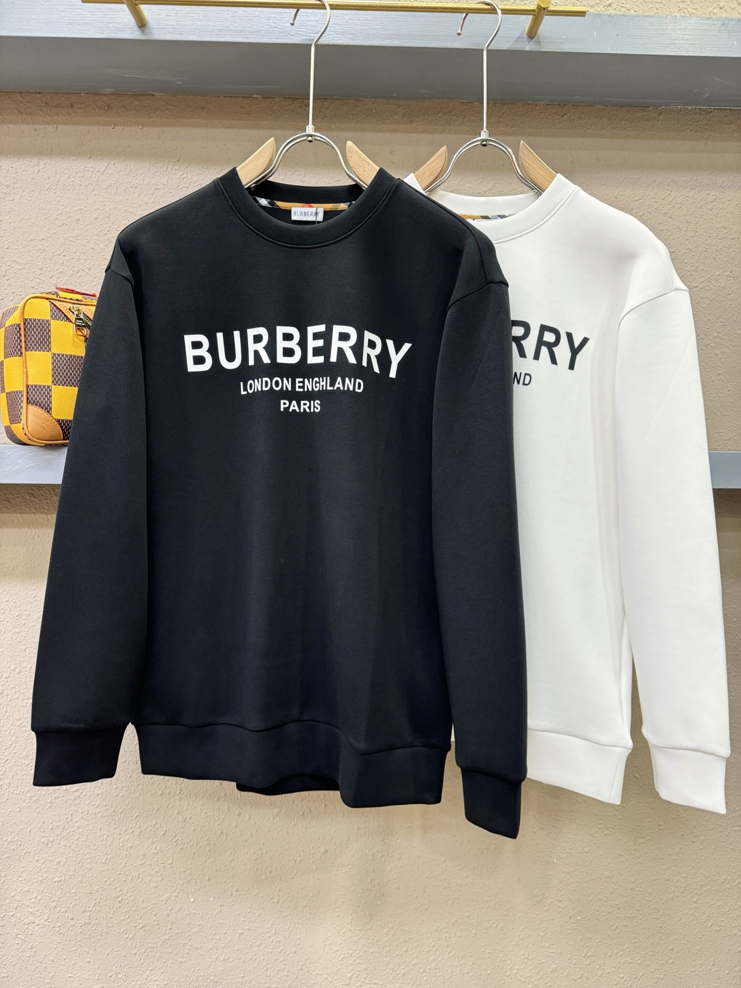 BURBERRY巴宝莉 秋季新品 长袖卫衣，经典Logo设计，百搭款 官网同步发售 定制面料，柔软细腻，