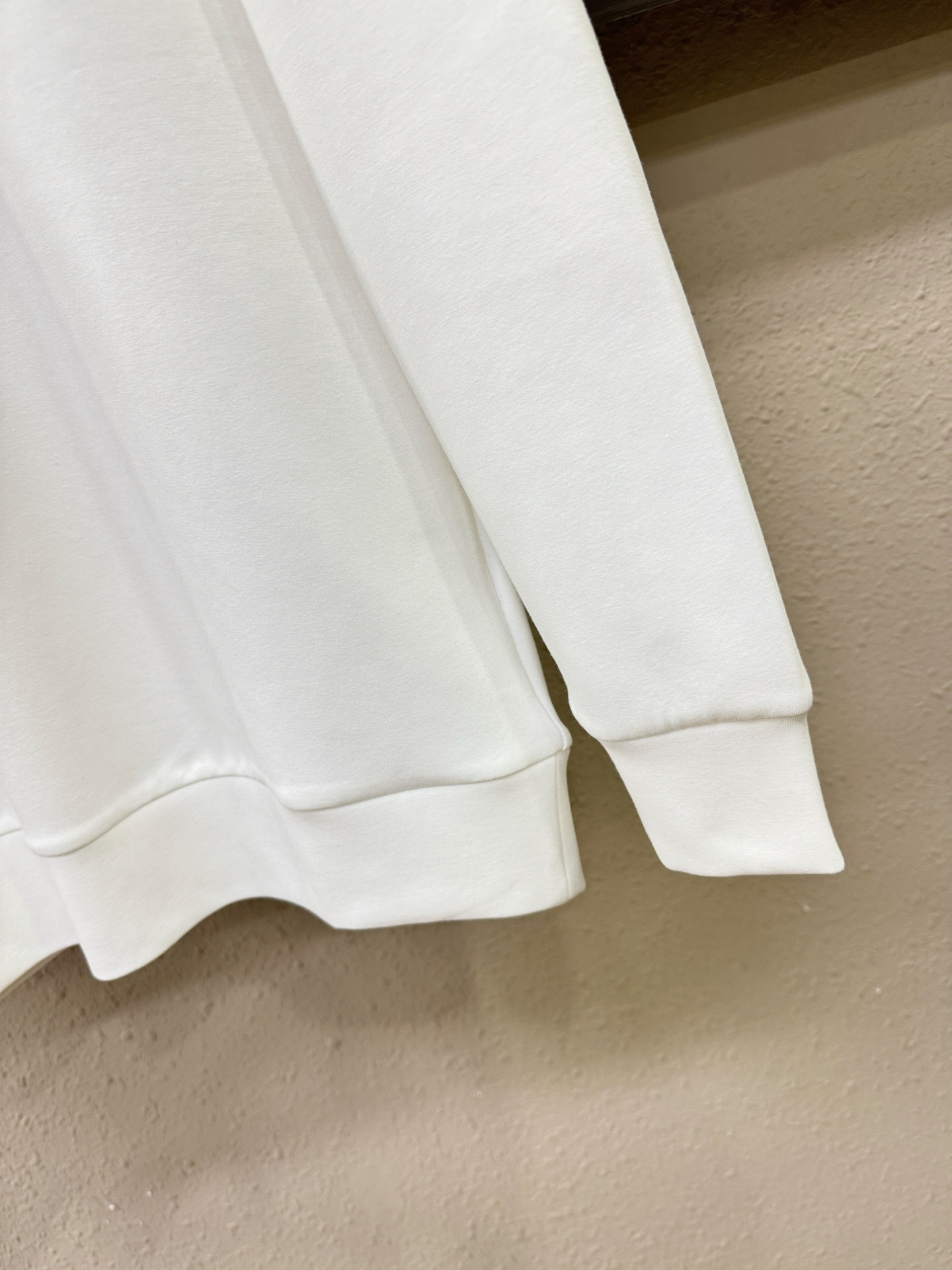 BURBERRY巴宝莉 秋季新品 长袖卫衣，经典Logo设计，百搭款 官网同步发售 定制面料，柔软细腻，