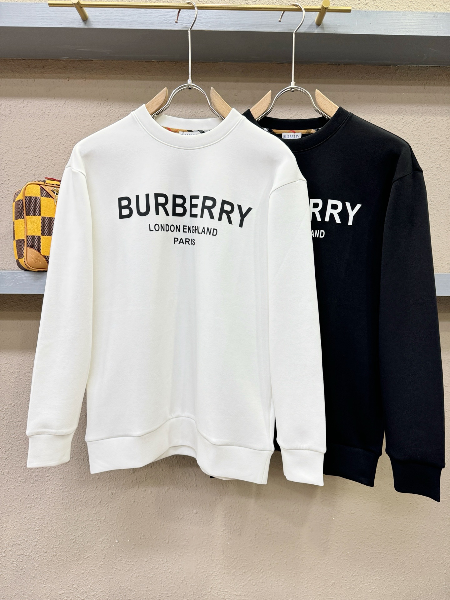 BURBERRY巴宝莉 秋季新品 长袖卫衣，经典Logo设计，百搭款 官网同步发售 定制面料，柔软细腻，