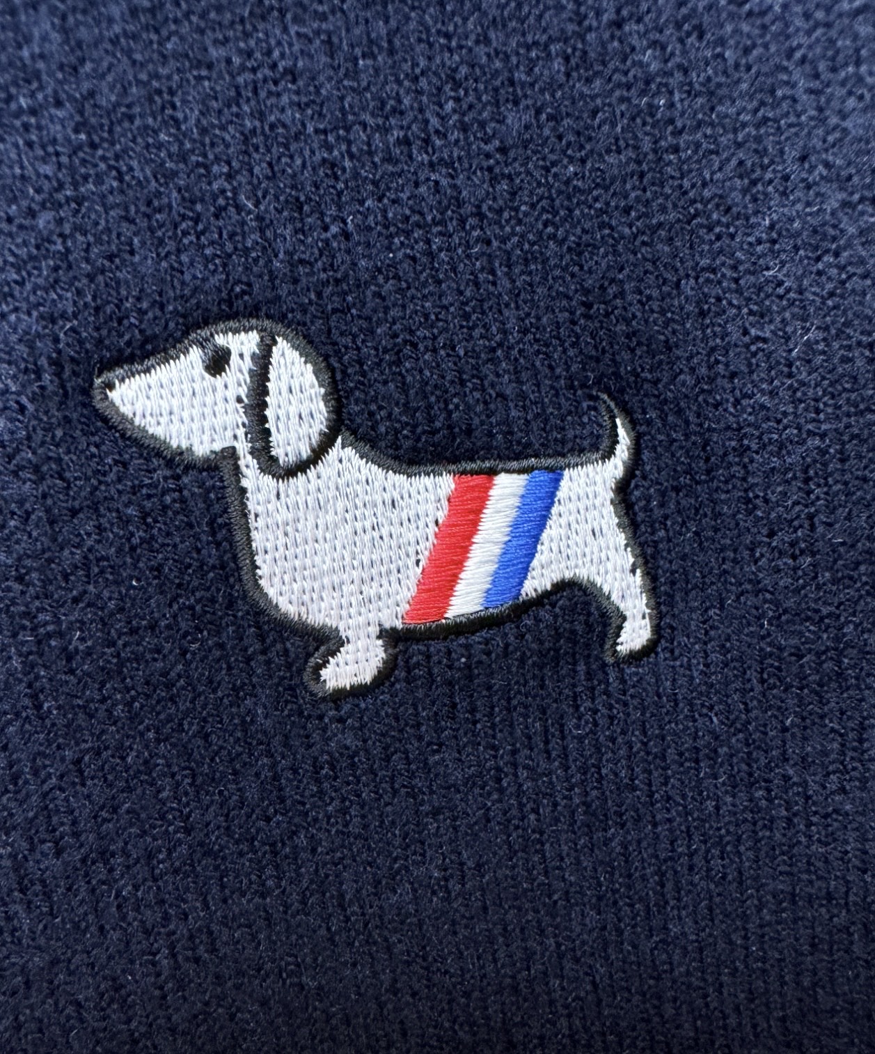 TB 2025新品爆款ss秋冬毛衣开衫 经典简约大气品牌图案设计针织毛衣，柔软细腻 非常舒服 。设计非常