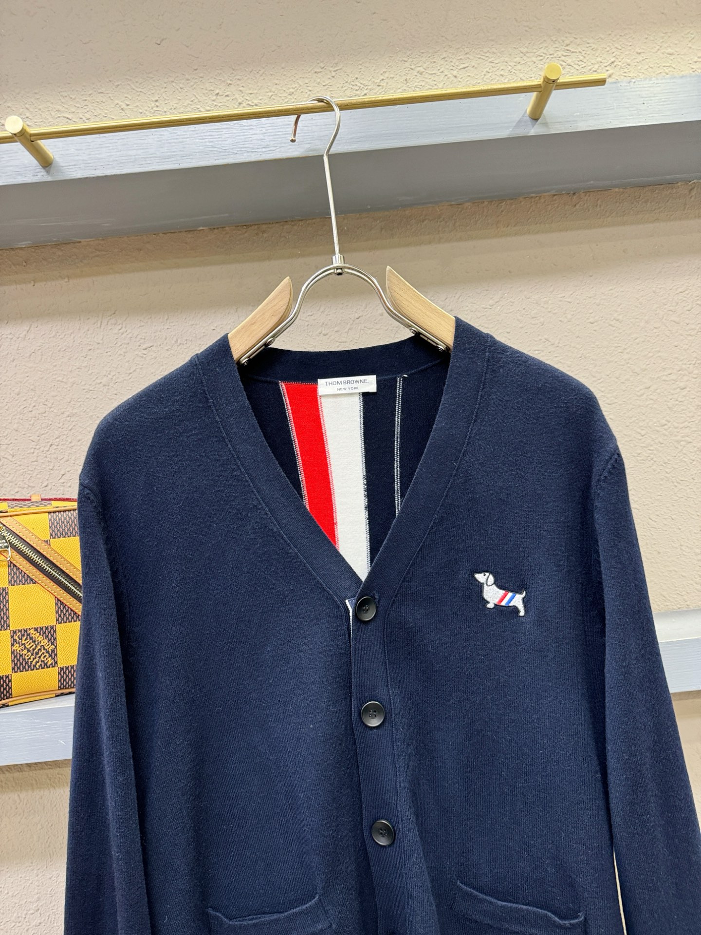 TB 2025新品爆款ss秋冬毛衣开衫 经典简约大气品牌图案设计针织毛衣，柔软细腻 非常舒服 。设计非常