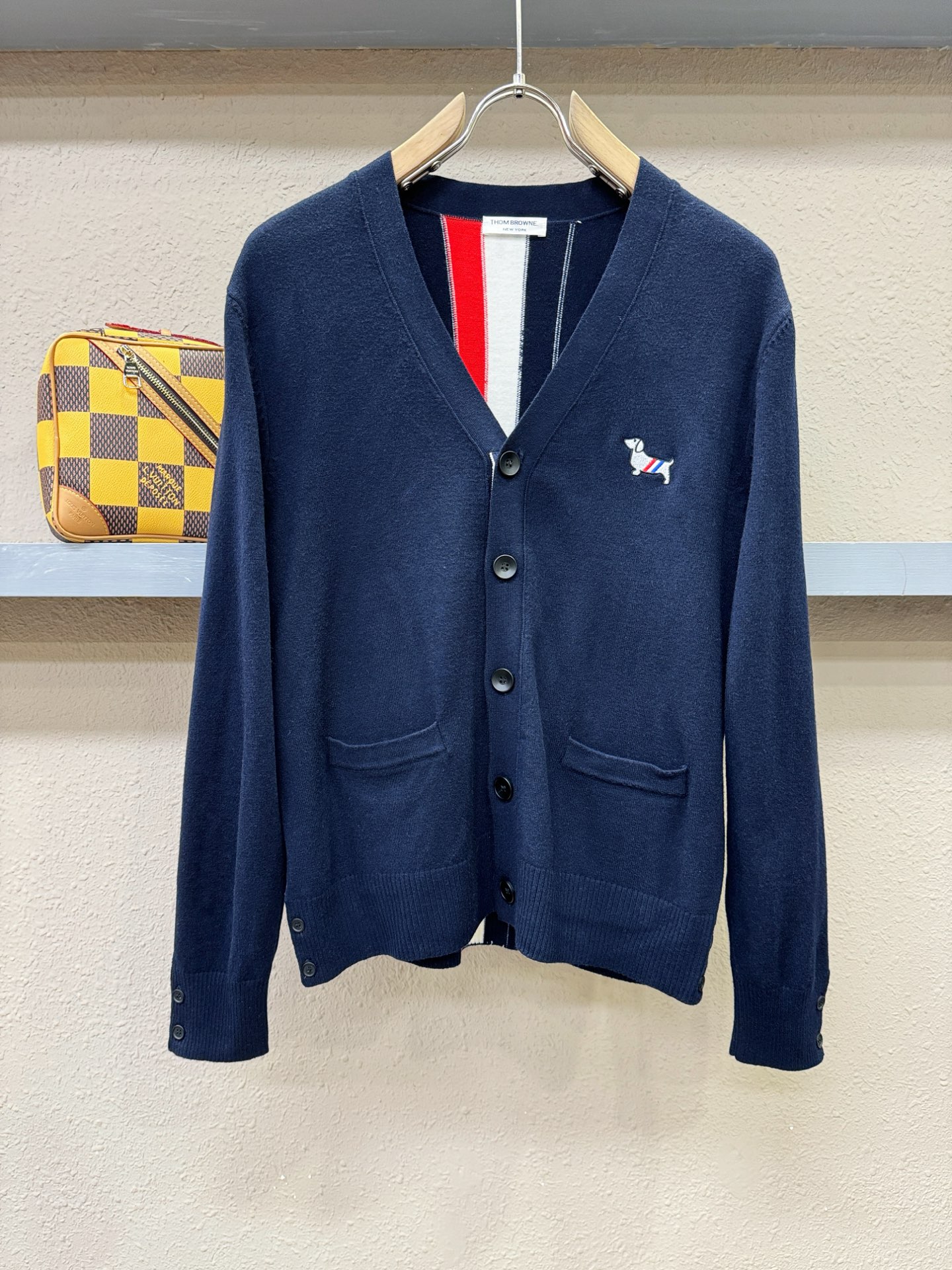 TB 2025新品爆款ss秋冬毛衣开衫 经典简约大气品牌图案设计针织毛衣，柔软细腻 非常舒服 。设计非常