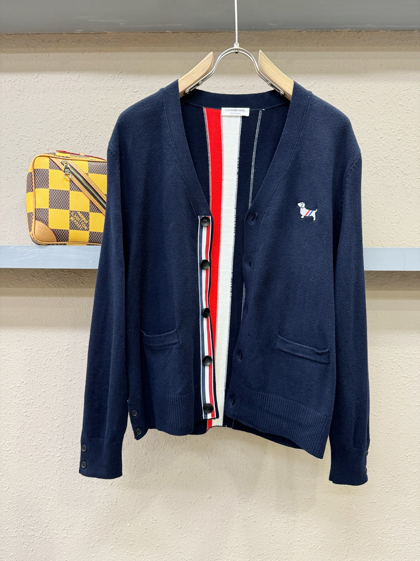 TB 2025新品爆款ss秋冬毛衣开衫 经典简约大气品牌图案设计针织毛衣，柔软细腻 非常舒服 。设计非常