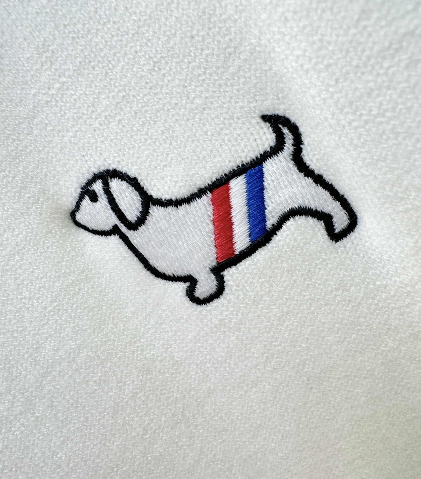 TB 2025新品爆款ss秋冬毛衣开衫 经典简约大气品牌图案设计针织毛衣，柔软细腻 非常舒服 。设计非常