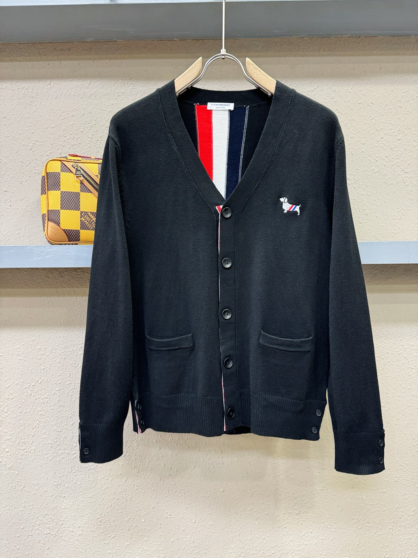 TB 2025新品爆款ss秋冬毛衣开衫 经典简约大气品牌图案设计针织毛衣，柔软细腻 非常舒服 。设计非常