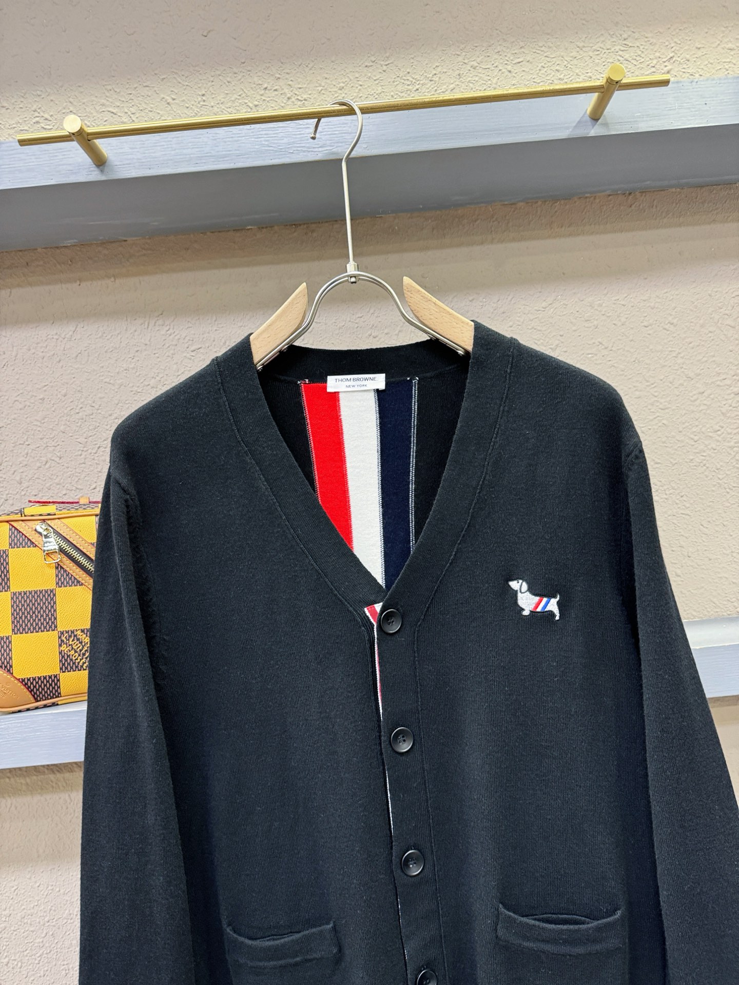 TB 2025新品爆款ss秋冬毛衣开衫 经典简约大气品牌图案设计针织毛衣，柔软细腻 非常舒服 。设计非常