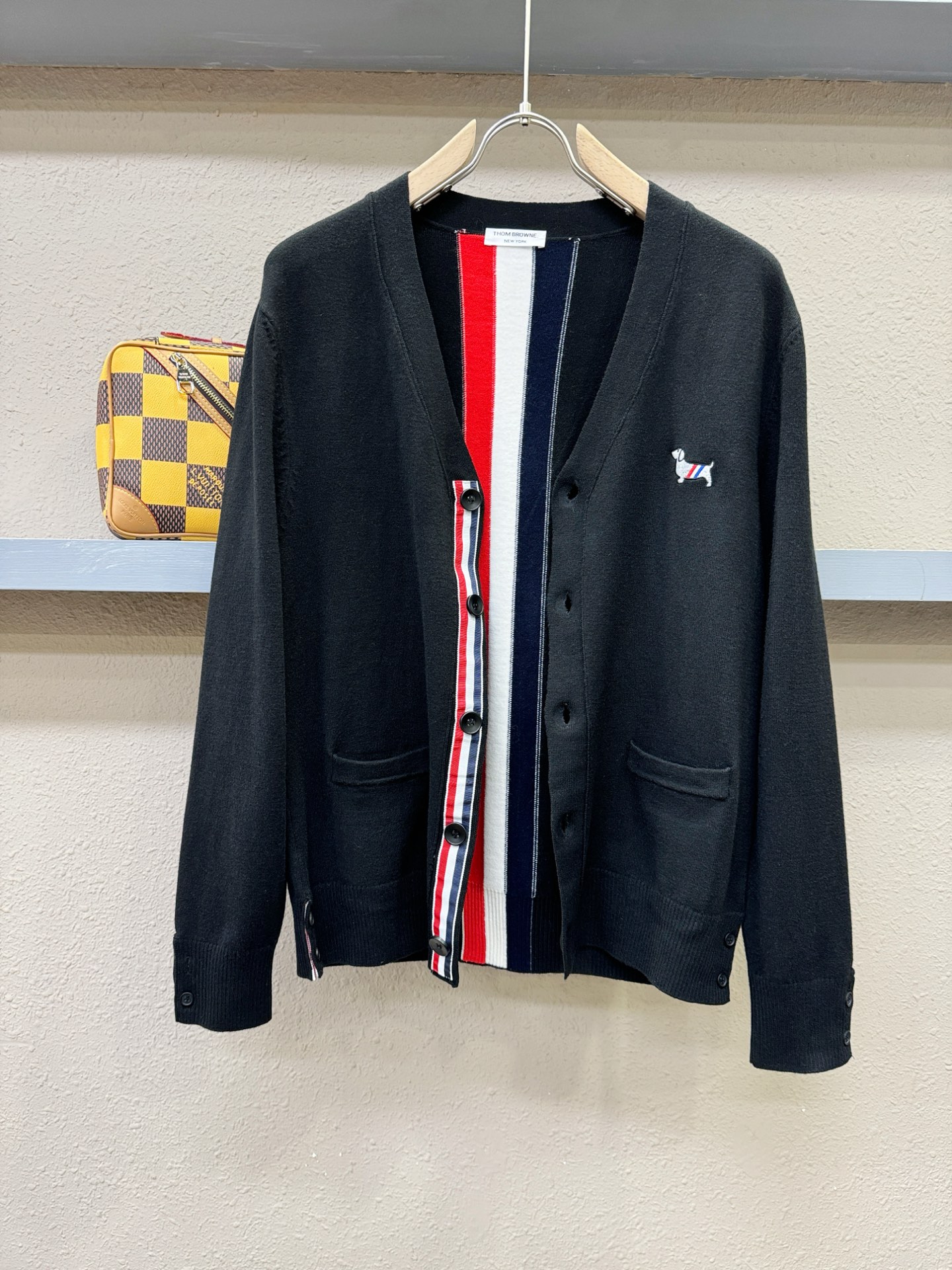 TB 2025新品爆款ss秋冬毛衣开衫 经典简约大气品牌图案设计针织毛衣，柔软细腻 非常舒服 。设计非常