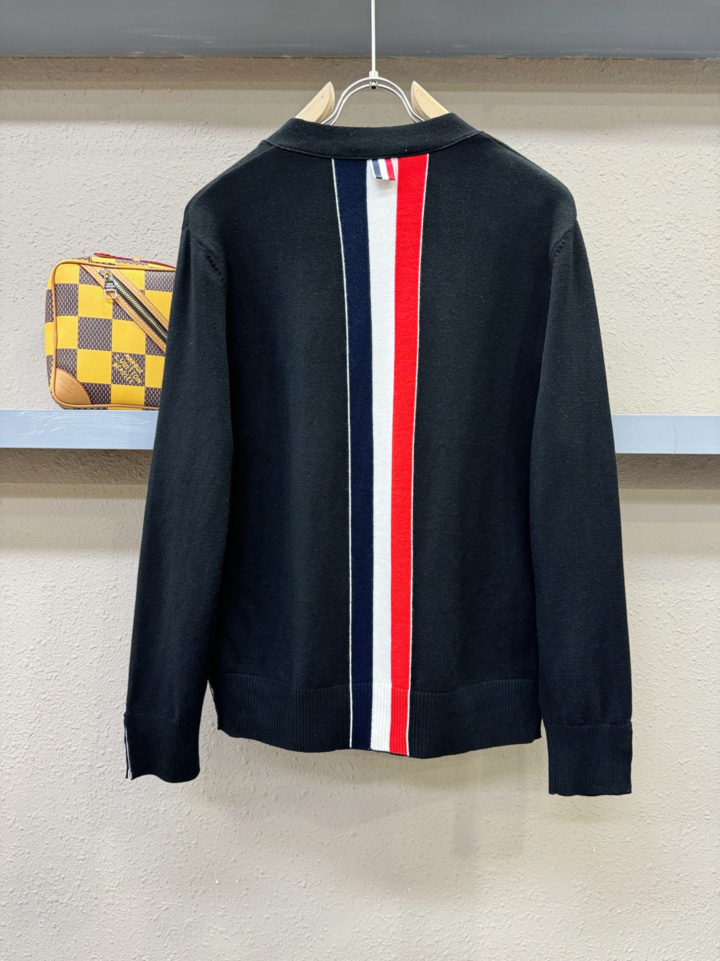 TB 2025新品爆款ss秋冬毛衣开衫 经典简约大气品牌图案设计针织毛衣，柔软细腻 非常舒服 。设计非常