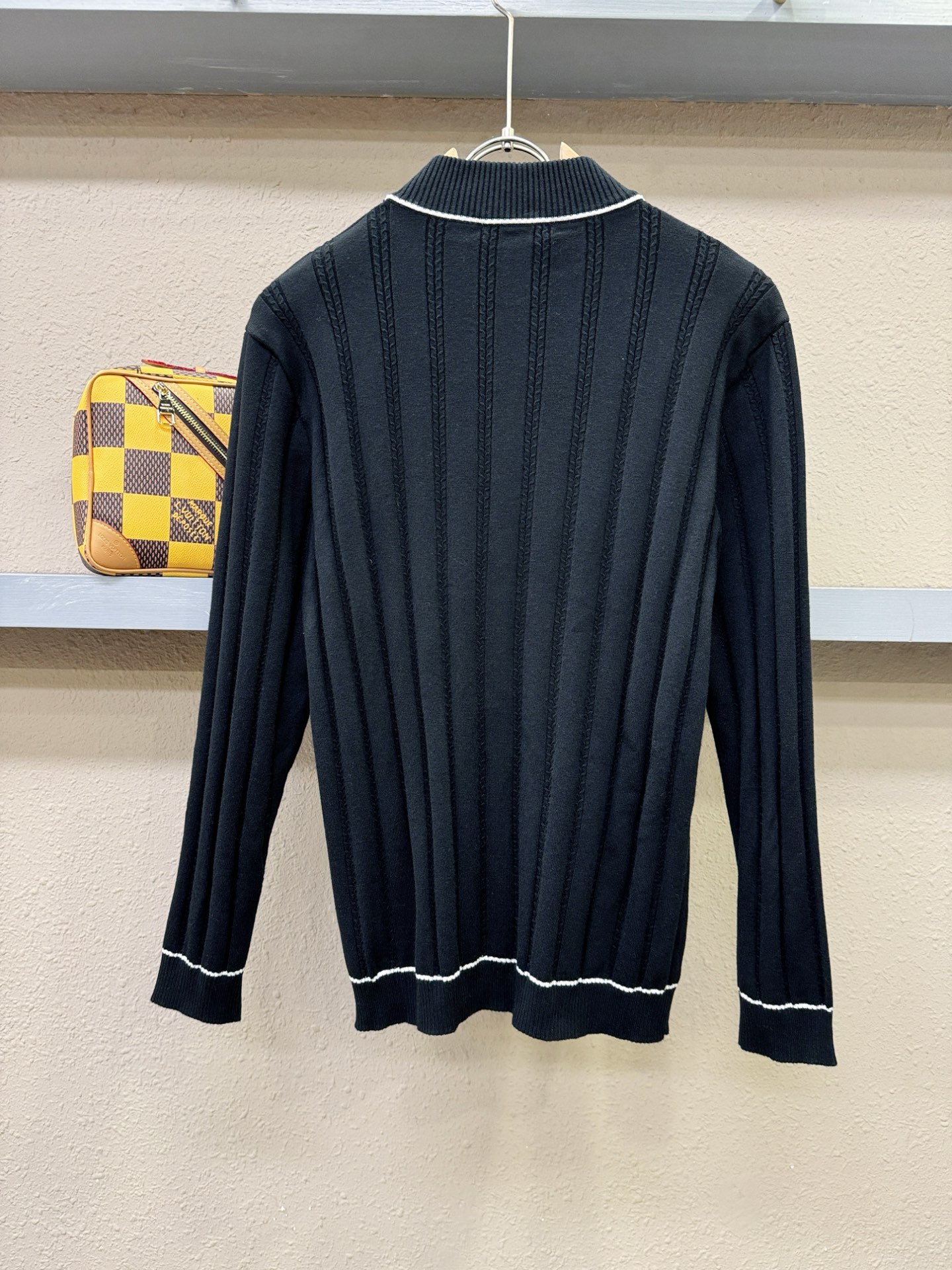 LV路易威登 2025新款毛衣，胸前logo设计！贸易公司渠道稀出，同步官网发售！秋冬系列经典设计！此款