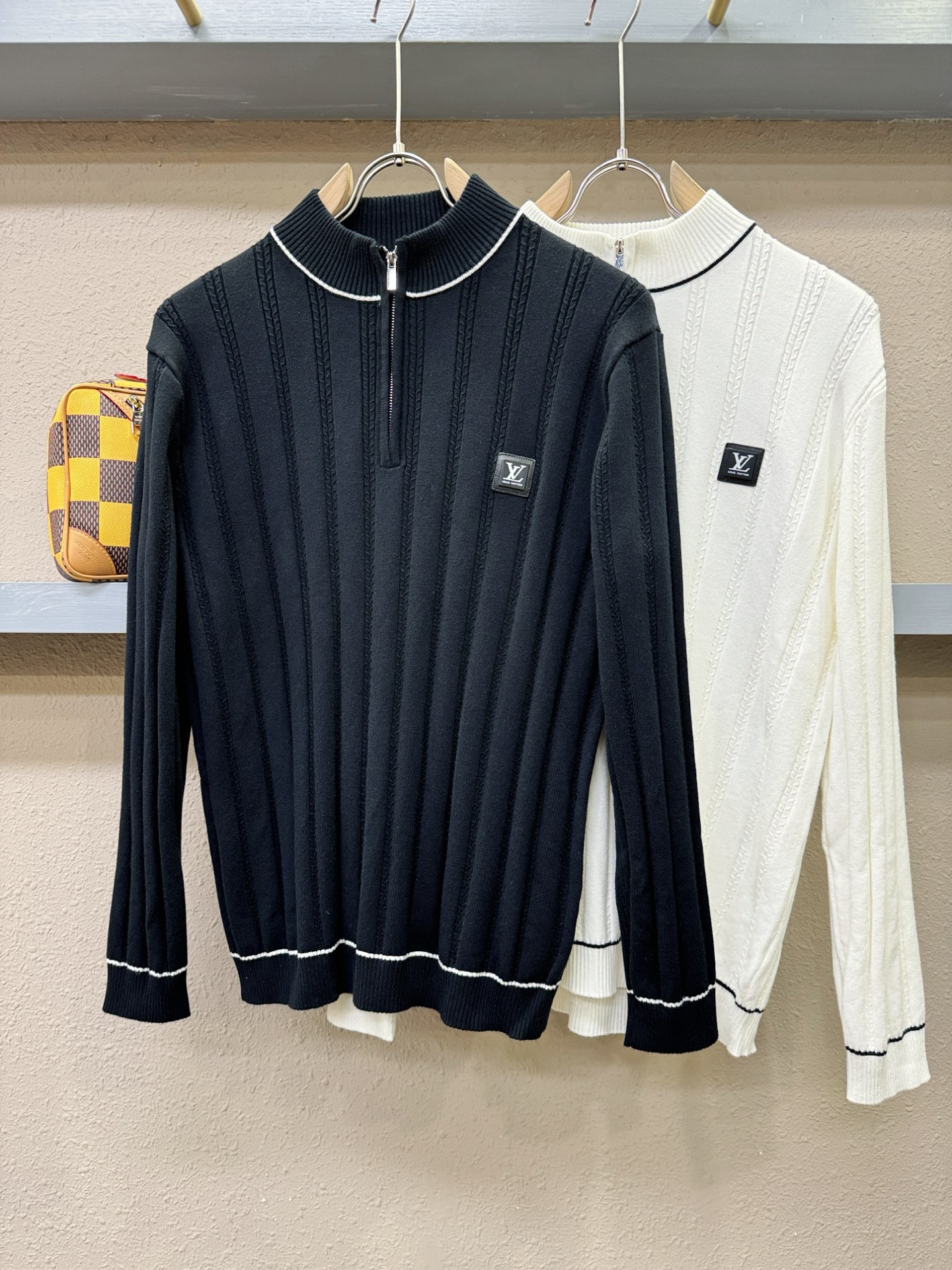LV路易威登 2025新款毛衣，胸前logo设计！贸易公司渠道稀出，同步官网发售！秋冬系列经典设计！此款