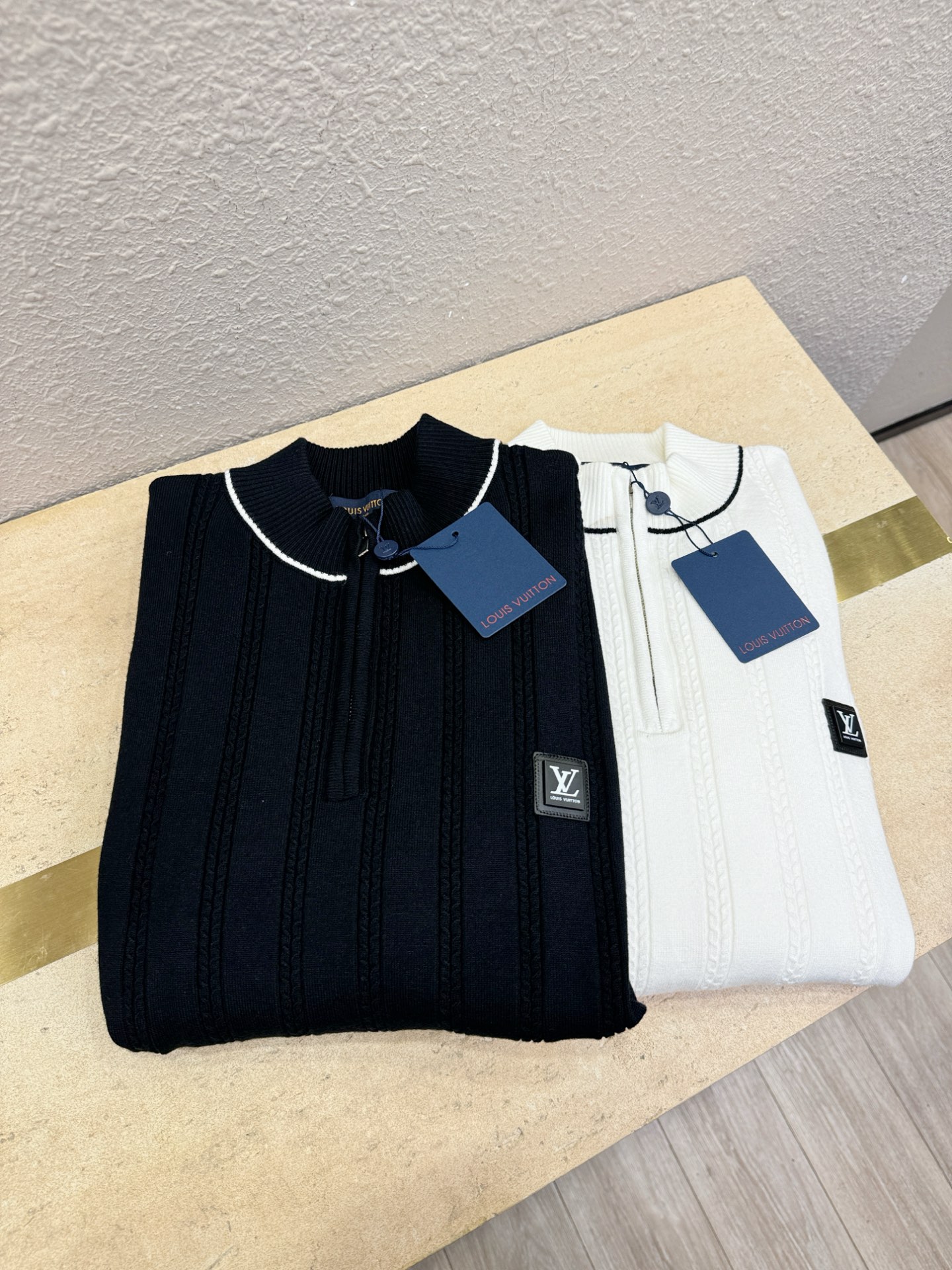 LV路易威登 2025新款毛衣，胸前logo设计！贸易公司渠道稀出，同步官网发售！秋冬系列经典设计！此款