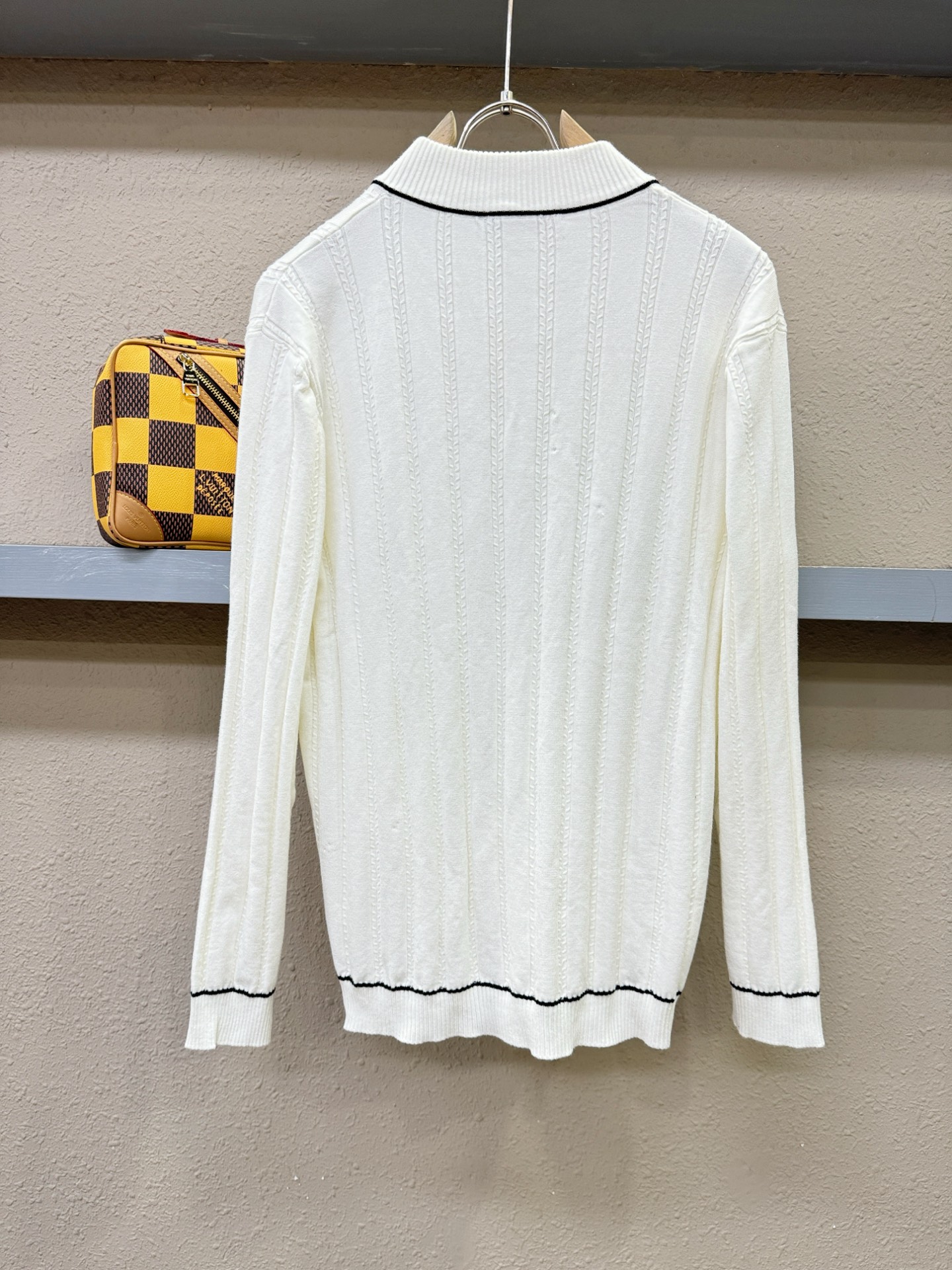 LV路易威登 2025新款毛衣，胸前logo设计！贸易公司渠道稀出，同步官网发售！秋冬系列经典设计！此款