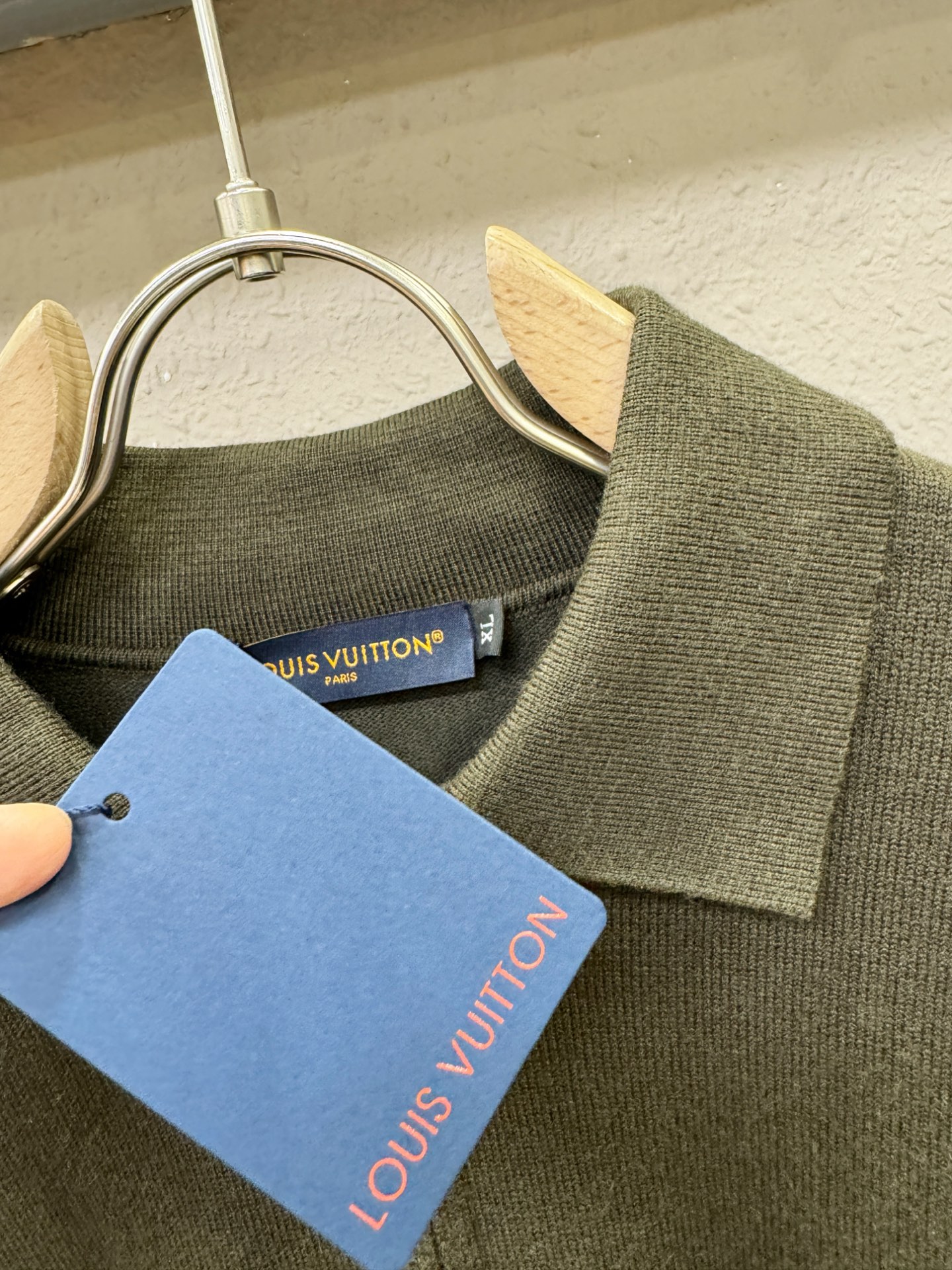 LV路易威登 2025新款毛衣，胸前logo设计！贸易公司渠道稀出，同步官网发售！秋冬系列经典设计！此款