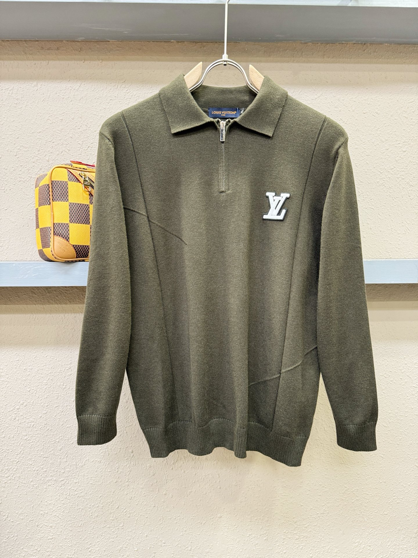 LV路易威登 2025新款毛衣，胸前logo设计！贸易公司渠道稀出，同步官网发售！秋冬系列经典设计！此款