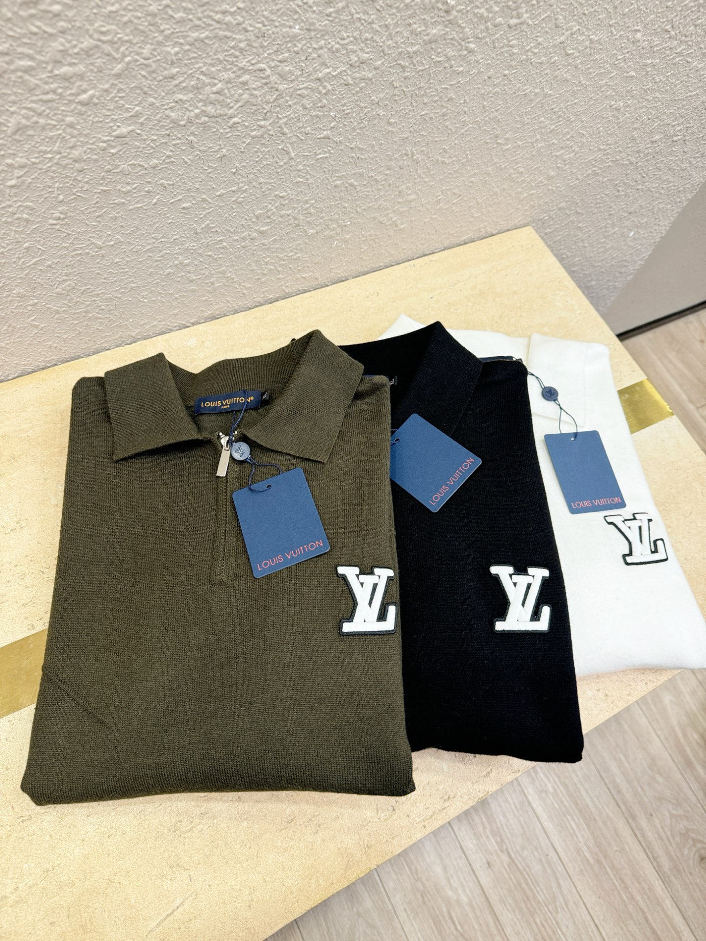 LV路易威登 2025新款毛衣，胸前logo设计！贸易公司渠道稀出，同步官网发售！秋冬系列经典设计！此款