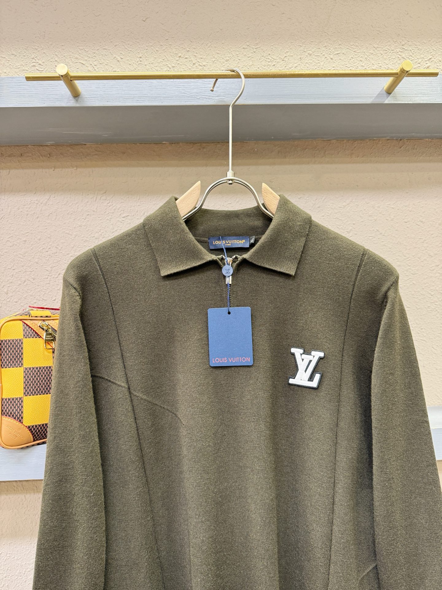 LV路易威登 2025新款毛衣，胸前logo设计！贸易公司渠道稀出，同步官网发售！秋冬系列经典设计！此款