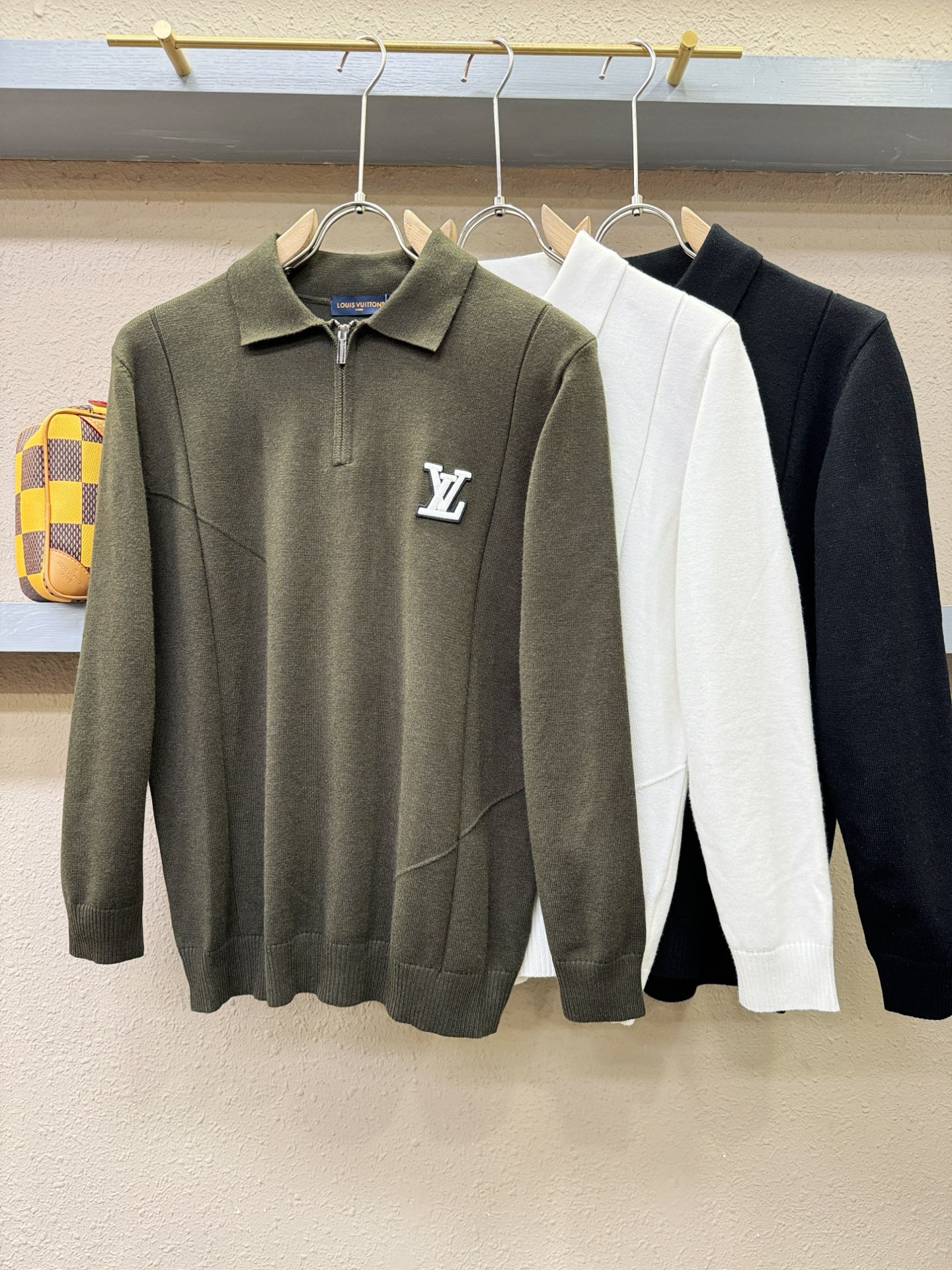 LV路易威登 2025新款毛衣，胸前logo设计！贸易公司渠道稀出，同步官网发售！秋冬系列经典设计！此款