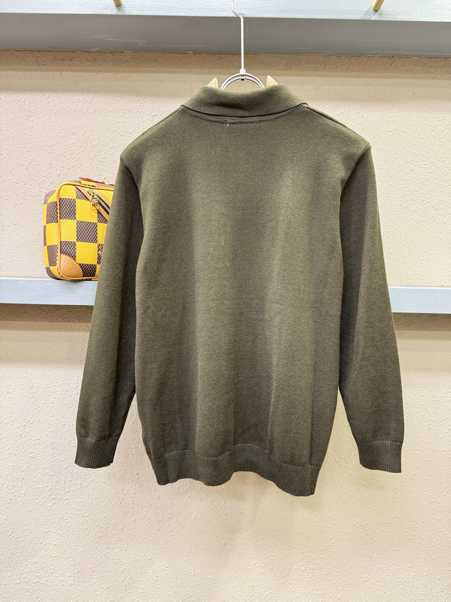 LV路易威登 2025新款毛衣，胸前logo设计！贸易公司渠道稀出，同步官网发售！秋冬系列经典设计！此款