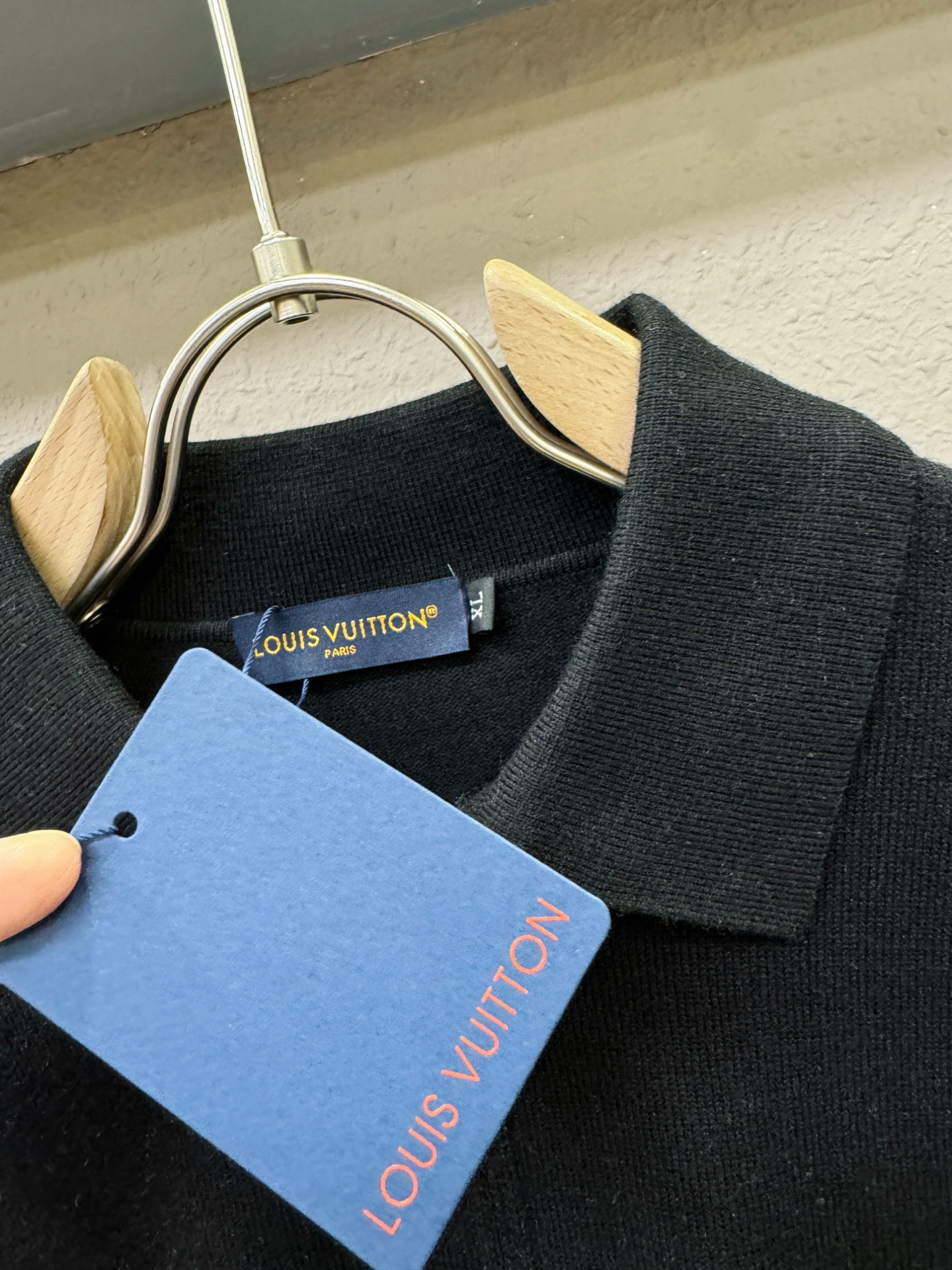 LV路易威登 2025新款毛衣，胸前logo设计！贸易公司渠道稀出，同步官网发售！秋冬系列经典设计！此款