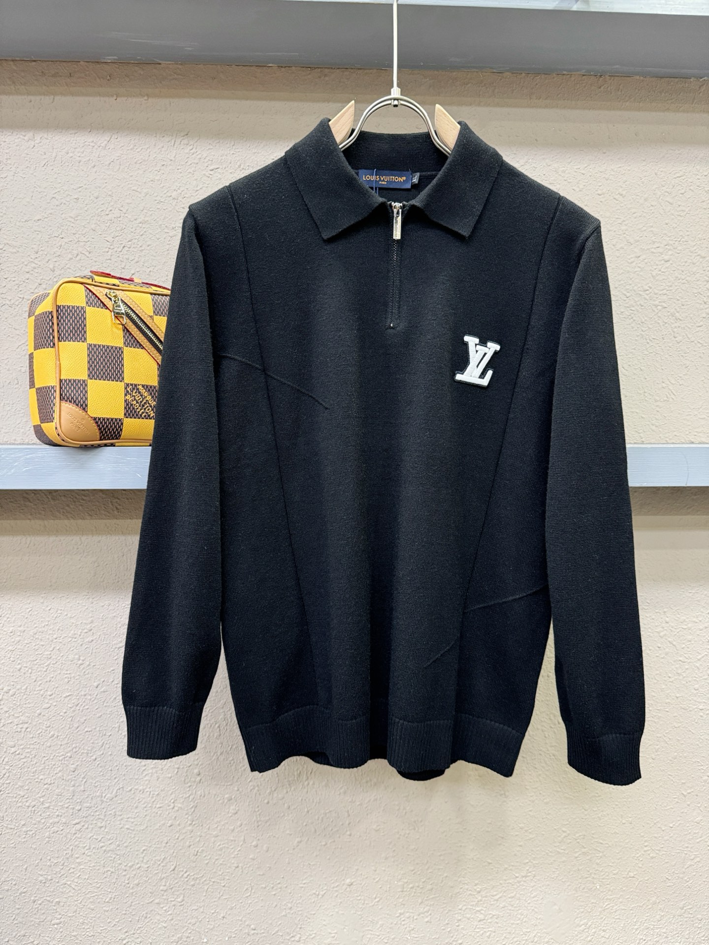LV路易威登 2025新款毛衣，胸前logo设计！贸易公司渠道稀出，同步官网发售！秋冬系列经典设计！此款