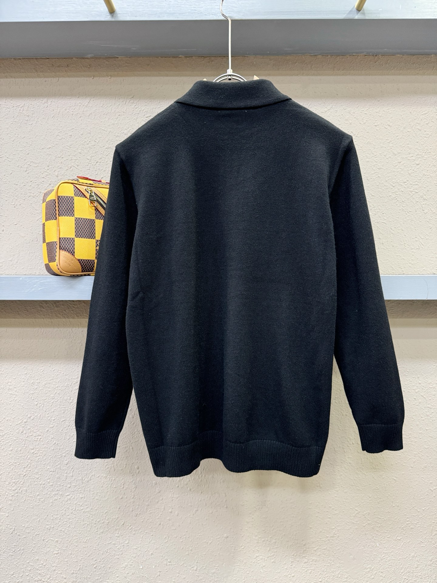 LV路易威登 2025新款毛衣，胸前logo设计！贸易公司渠道稀出，同步官网发售！秋冬系列经典设计！此款