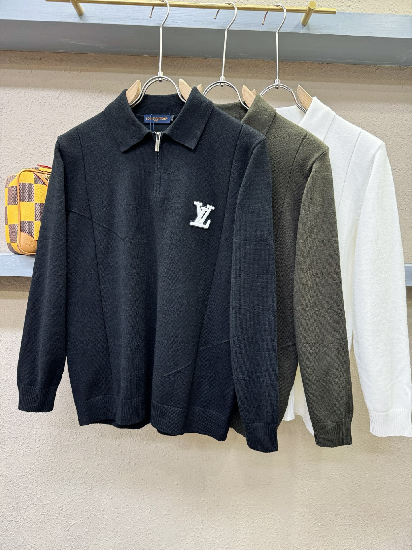 LV路易威登 2025新款毛衣，胸前logo设计！贸易公司渠道稀出，同步官网发售！秋冬系列经典设计！此款