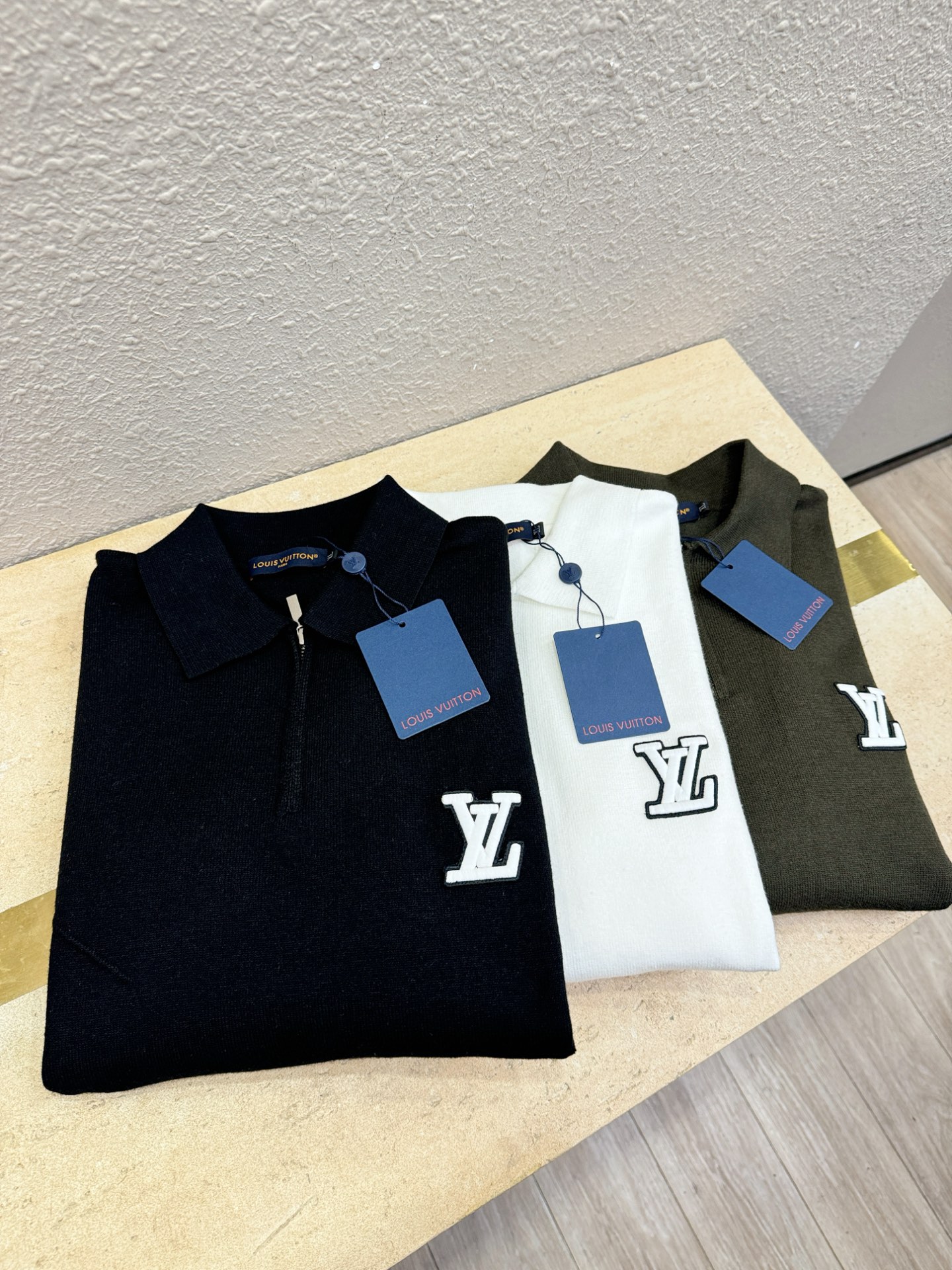 LV路易威登 2025新款毛衣，胸前logo设计！贸易公司渠道稀出，同步官网发售！秋冬系列经典设计！此款