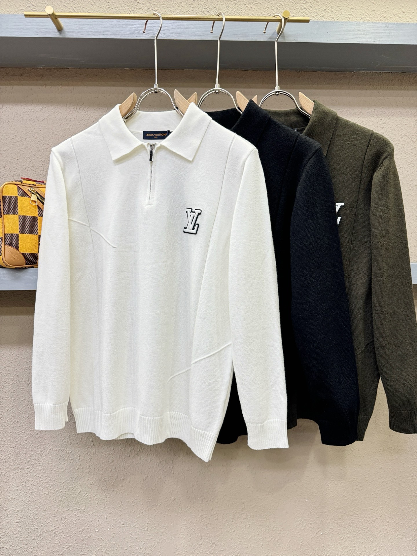 LV路易威登 2025新款毛衣，胸前logo设计！贸易公司渠道稀出，同步官网发售！秋冬系列经典设计！此款