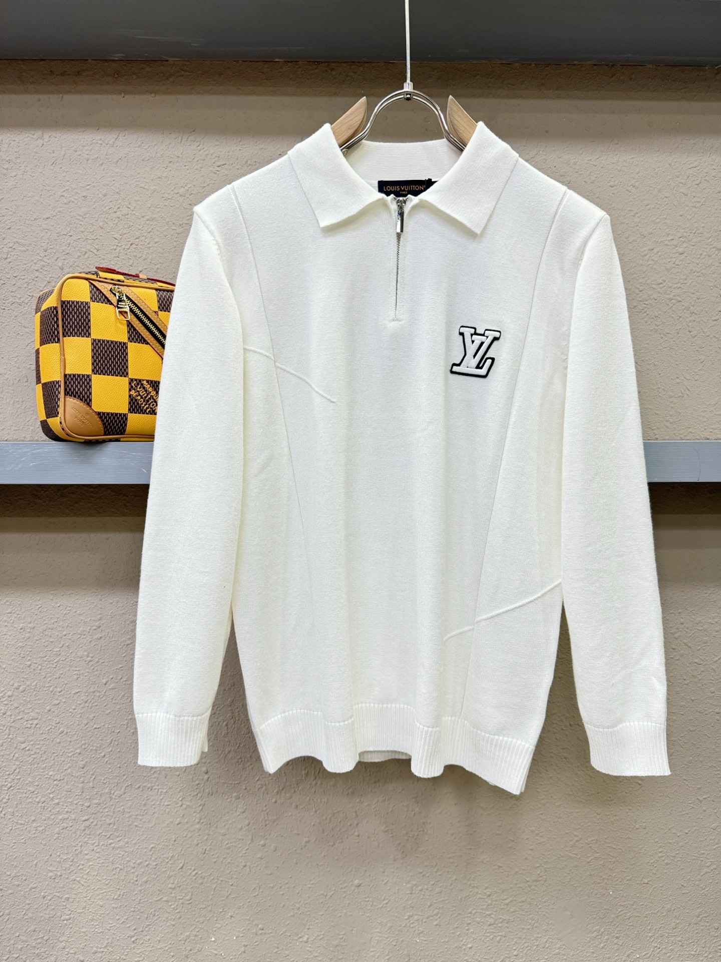 LV路易威登 2025新款毛衣，胸前logo设计！贸易公司渠道稀出，同步官网发售！秋冬系列经典设计！此款