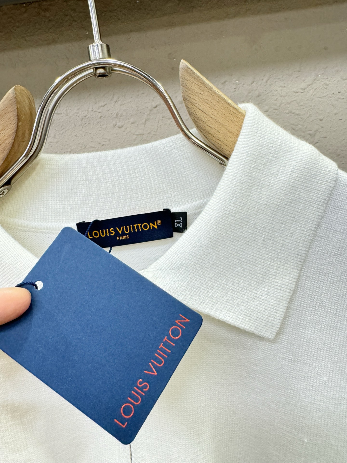 LV路易威登 2025新款毛衣，胸前logo设计！贸易公司渠道稀出，同步官网发售！秋冬系列经典设计！此款