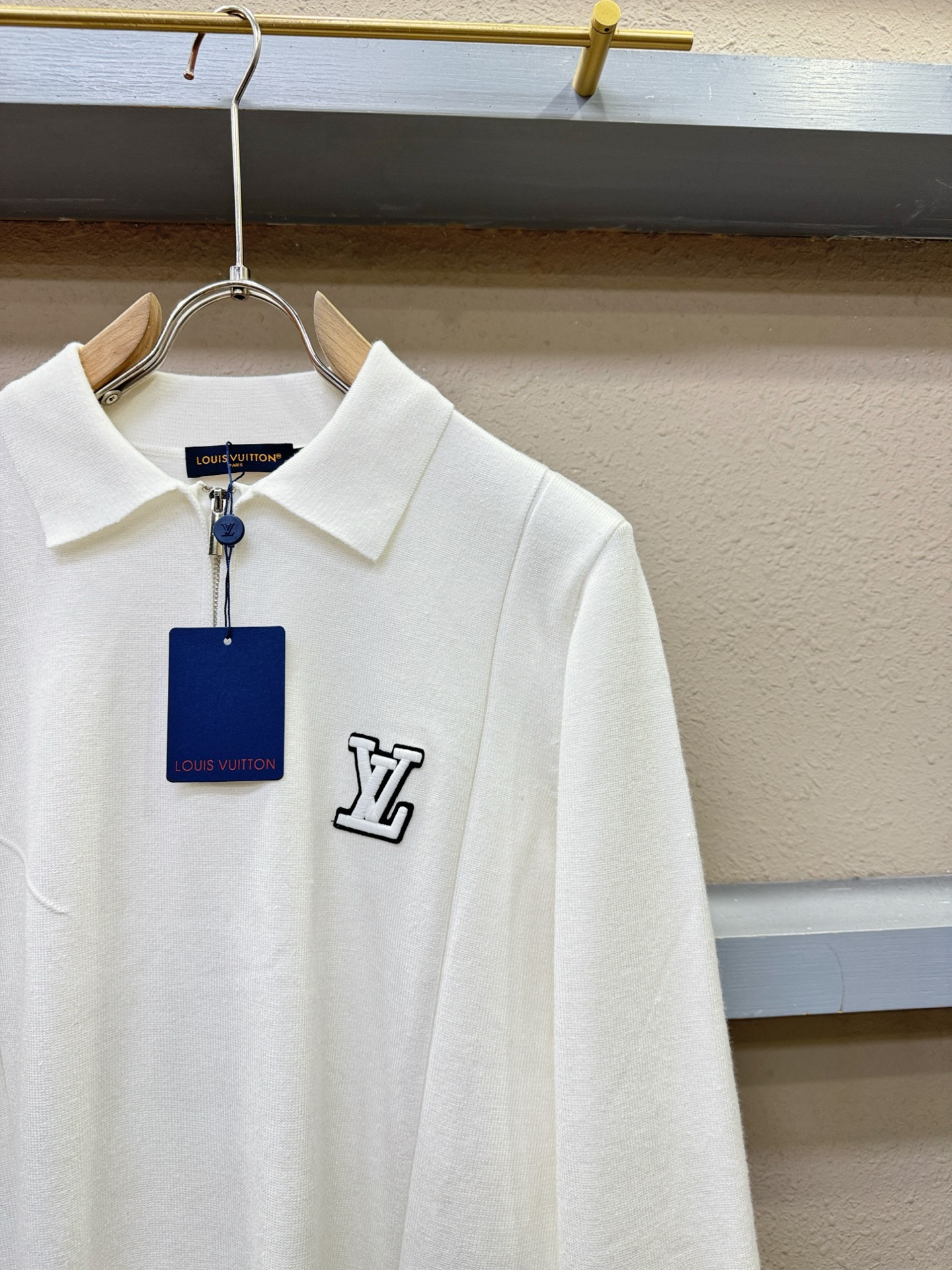 LV路易威登 2025新款毛衣，胸前logo设计！贸易公司渠道稀出，同步官网发售！秋冬系列经典设计！此款