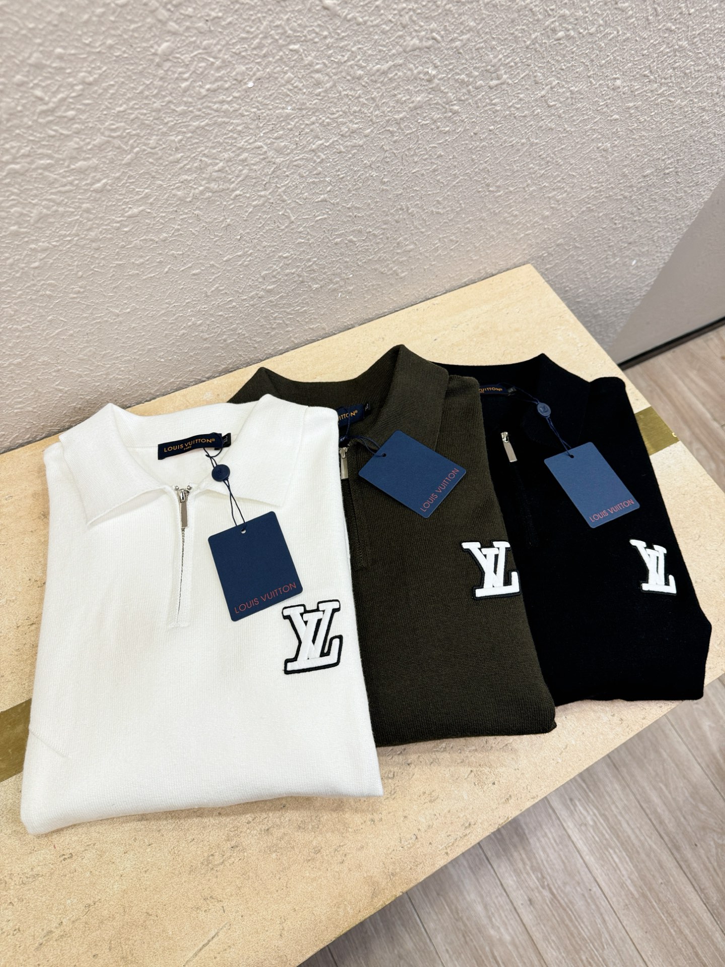 LV路易威登 2025新款毛衣，胸前logo设计！贸易公司渠道稀出，同步官网发售！秋冬系列经典设计！此款