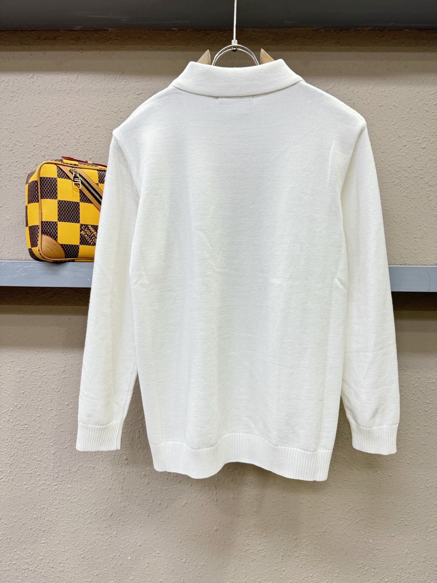 LV路易威登 2025新款毛衣，胸前logo设计！贸易公司渠道稀出，同步官网发售！秋冬系列经典设计！此款