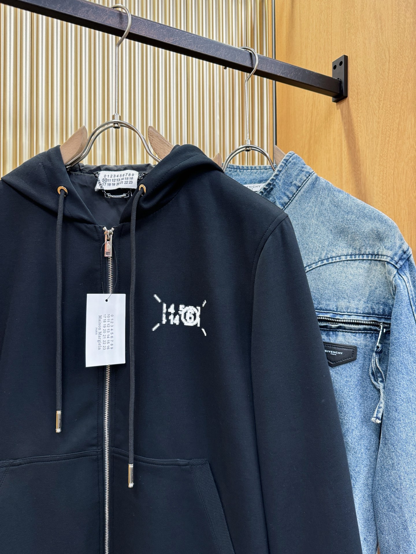 马吉拉 2025秋冬新款夹克开衫外套，原单狠货 开衫外套。欧洲专柜同步，上身更随意大方，专柜原版五金奢华