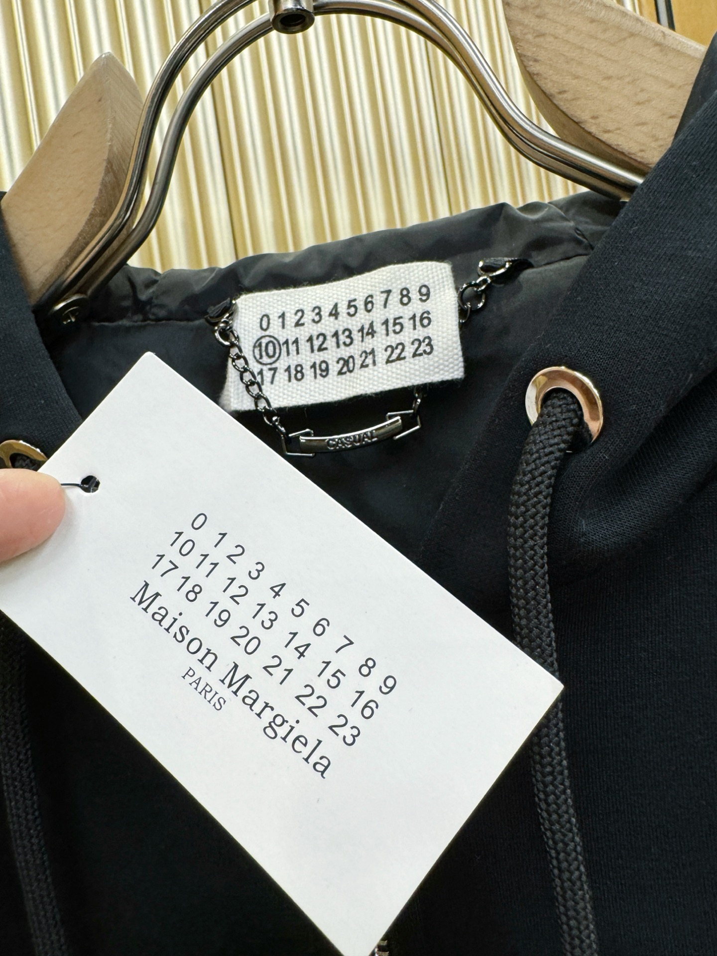 马吉拉 2025秋冬新款夹克开衫外套，原单狠货 开衫外套。欧洲专柜同步，上身更随意大方，专柜原版五金奢华