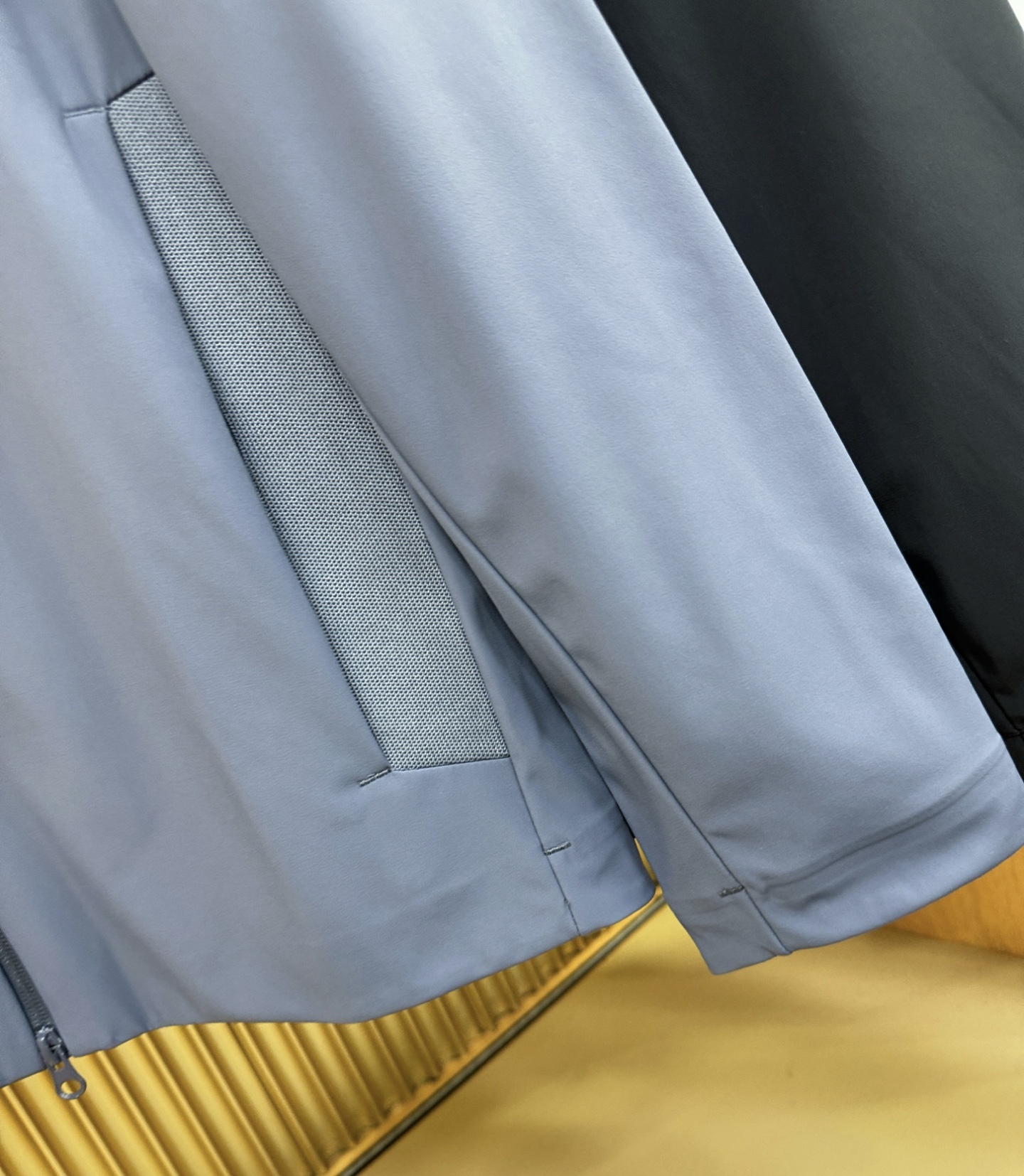 DESCENTE迪桑特 2025新款防水向导级冲锋衣机能风拉链夹克，软壳防风防水冲锋衣，高品质刺绣设计，