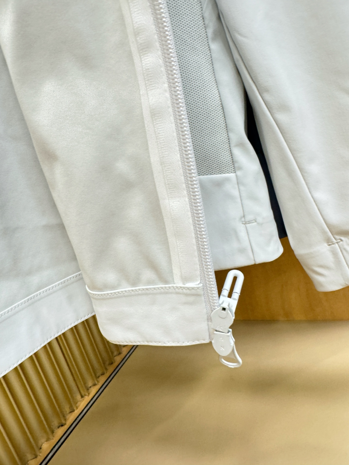 DESCENTE迪桑特 2025新款防水向导级冲锋衣机能风拉链夹克，软壳防风防水冲锋衣，高品质刺绣设计，