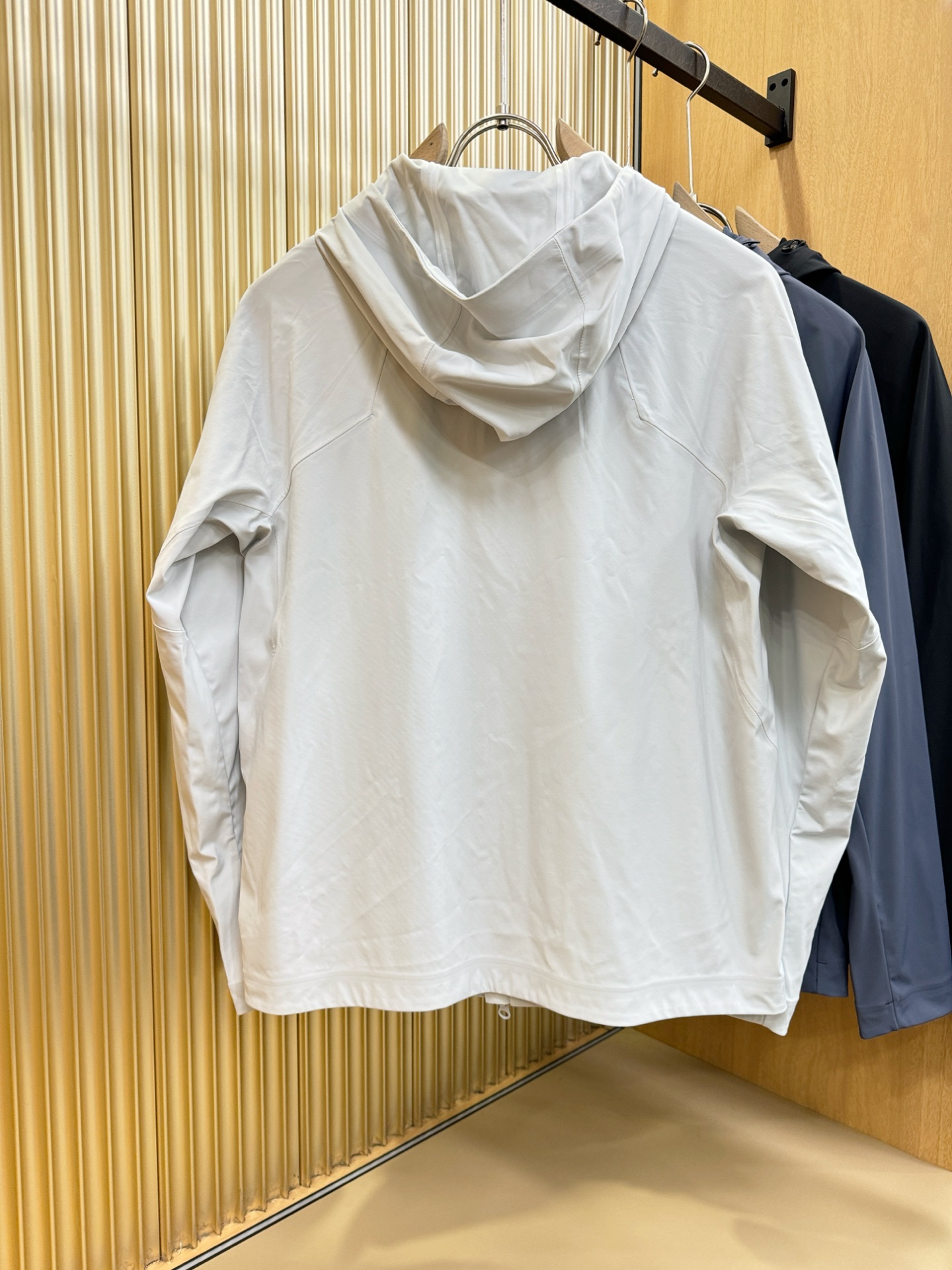 DESCENTE迪桑特 2025新款防水向导级冲锋衣机能风拉链夹克，软壳防风防水冲锋衣，高品质刺绣设计，