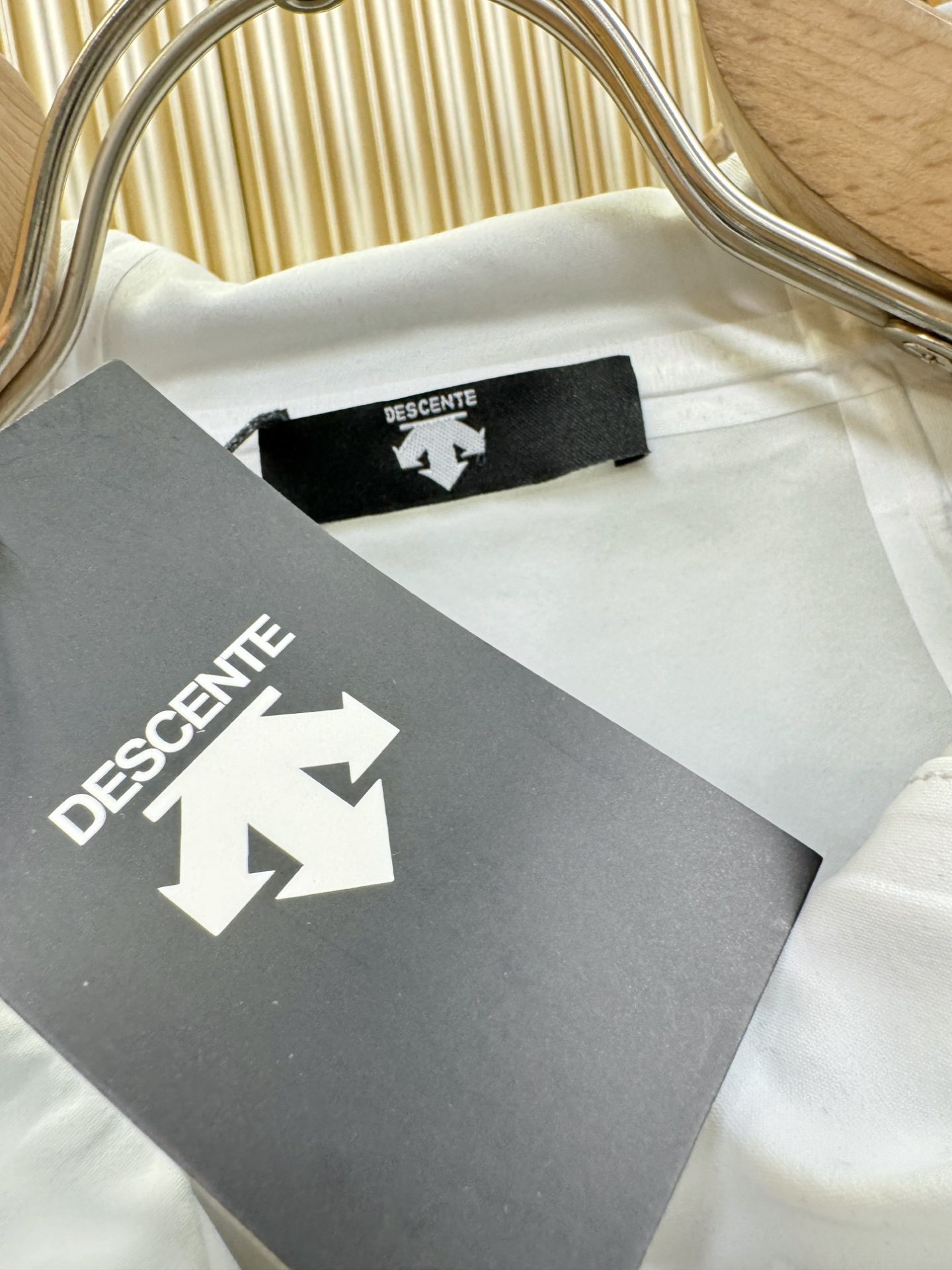 DESCENTE迪桑特 2025新款防水向导级冲锋衣机能风拉链夹克，软壳防风防水冲锋衣，高品质刺绣设计，