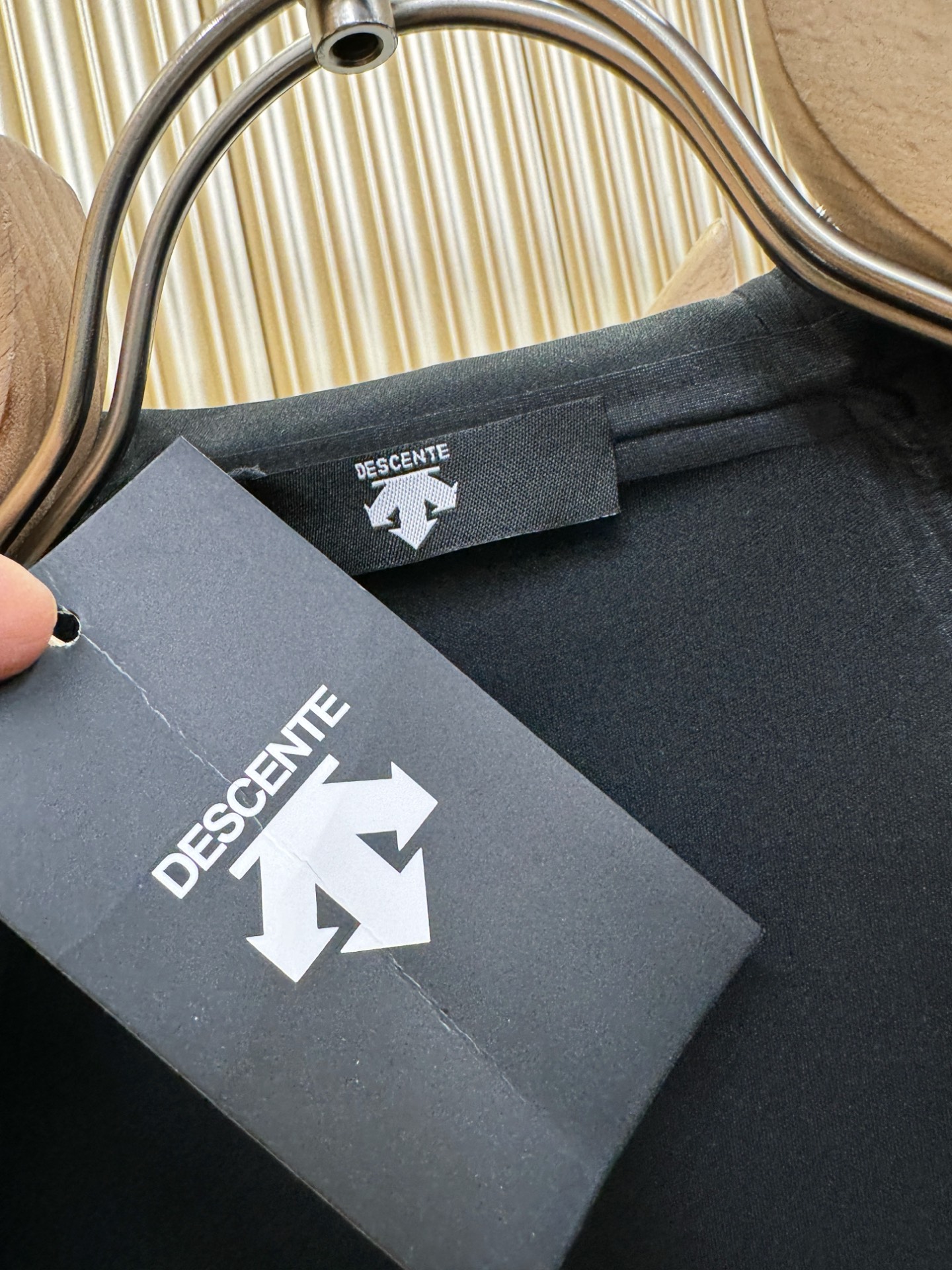 DESCENTE迪桑特 2025新款防水向导级冲锋衣机能风拉链夹克，软壳防风防水冲锋衣，高品质刺绣设计，