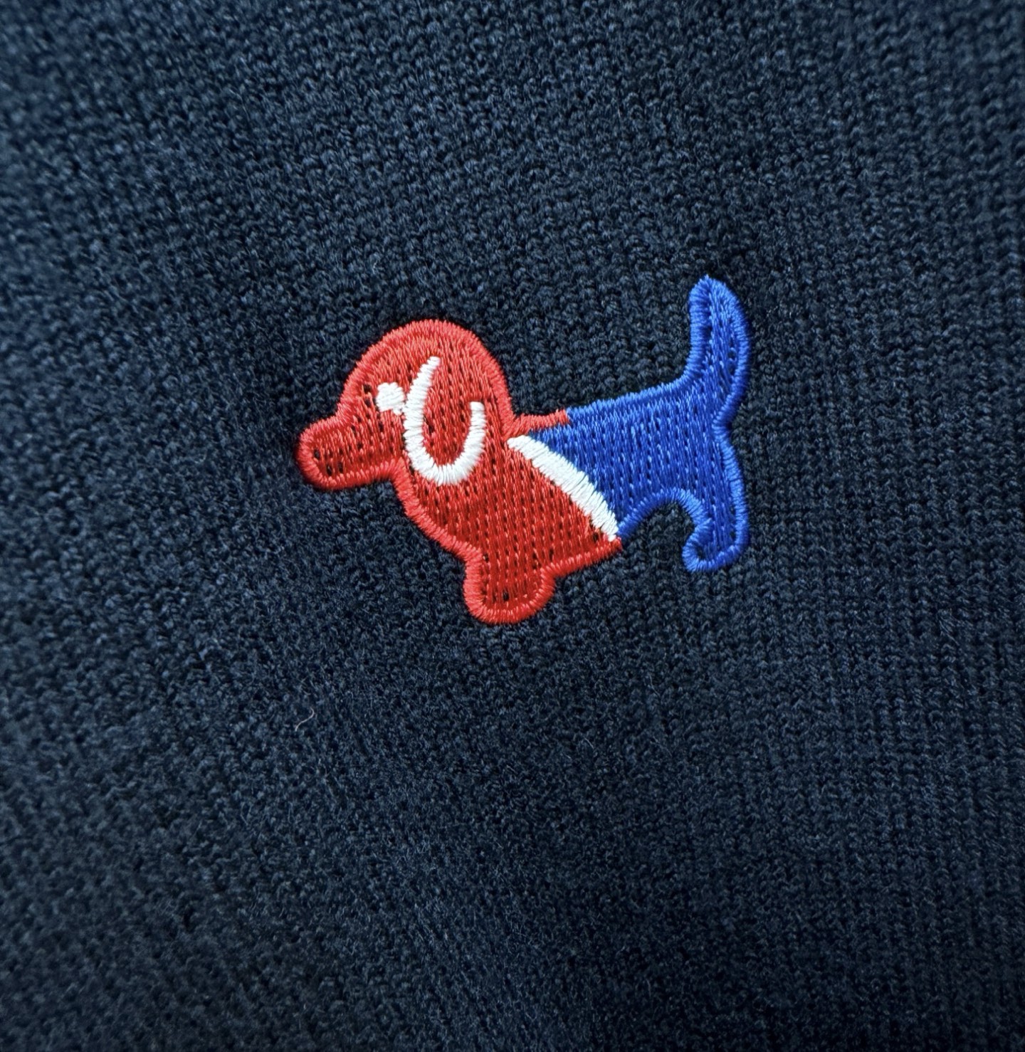 TB 2025新品爆款ss秋冬毛衣开衫 经典简约大气品牌图案设计针织毛衣，柔软细腻 非常舒服 。设计非常