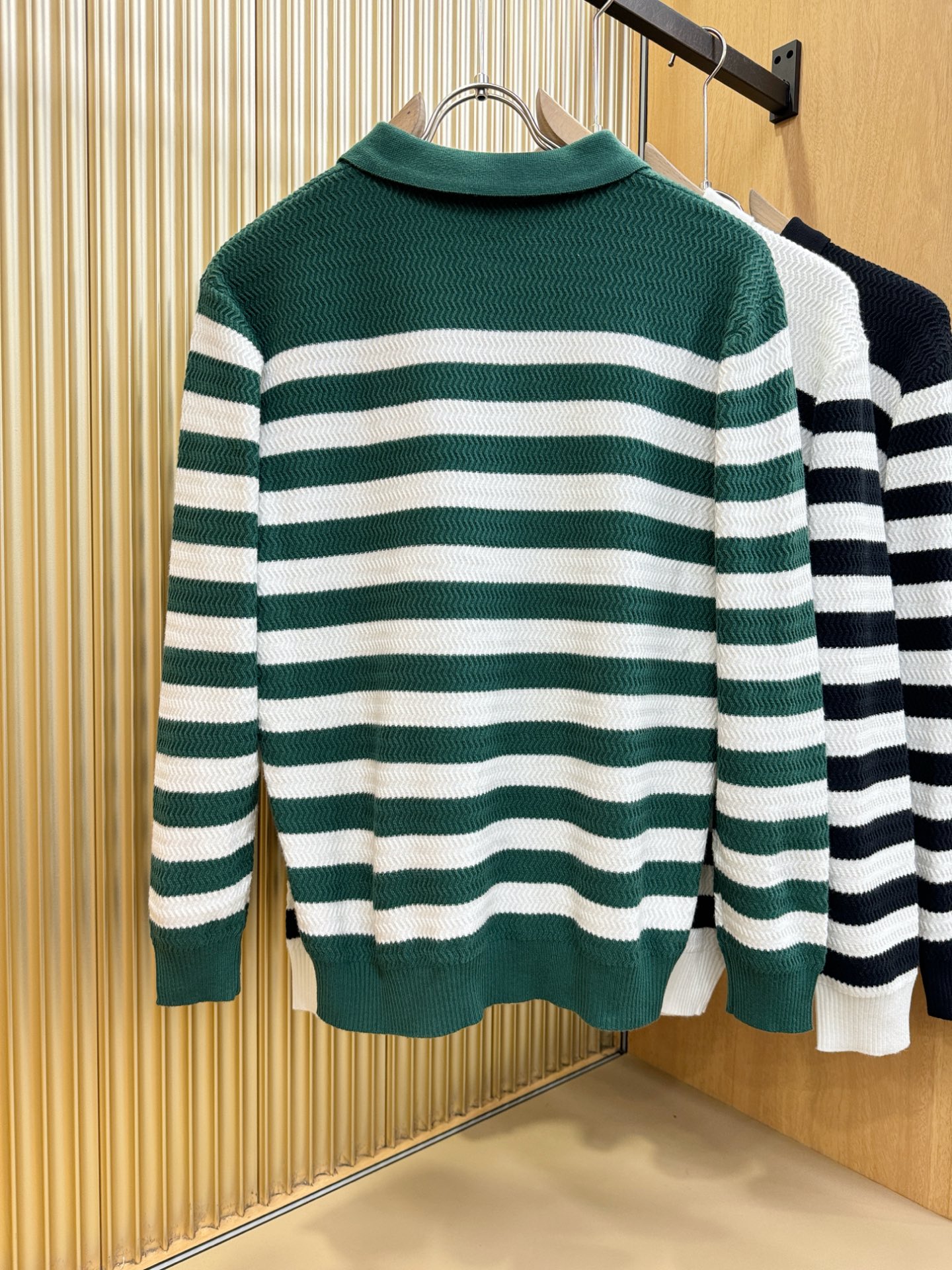 PRADA 普拉达 2025新款毛衣，胸前logo设计！贸易公司渠道稀出，同步官网发售！秋冬系列经典设计