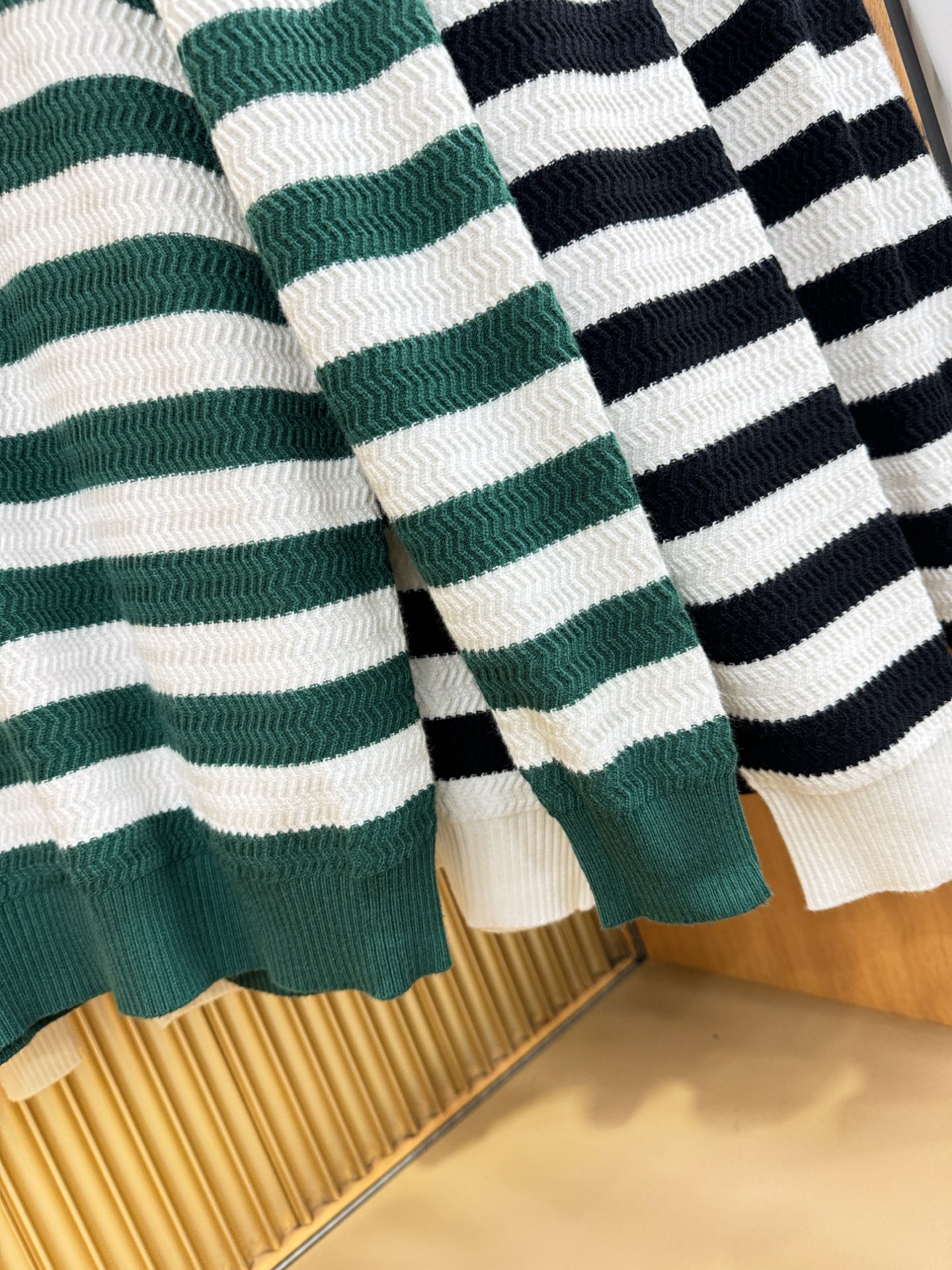 PRADA 普拉达 2025新款毛衣，胸前logo设计！贸易公司渠道稀出，同步官网发售！秋冬系列经典设计