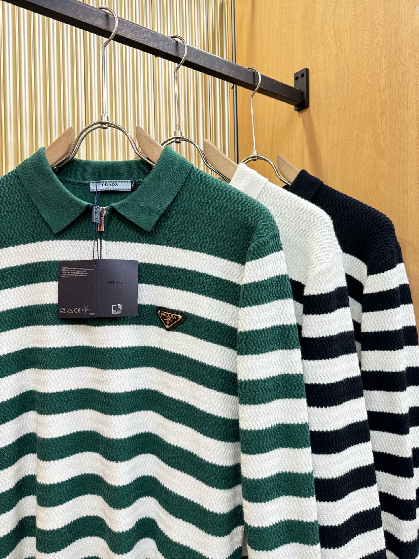 PRADA 普拉达 2025新款毛衣，胸前logo设计！贸易公司渠道稀出，同步官网发售！秋冬系列经典设计