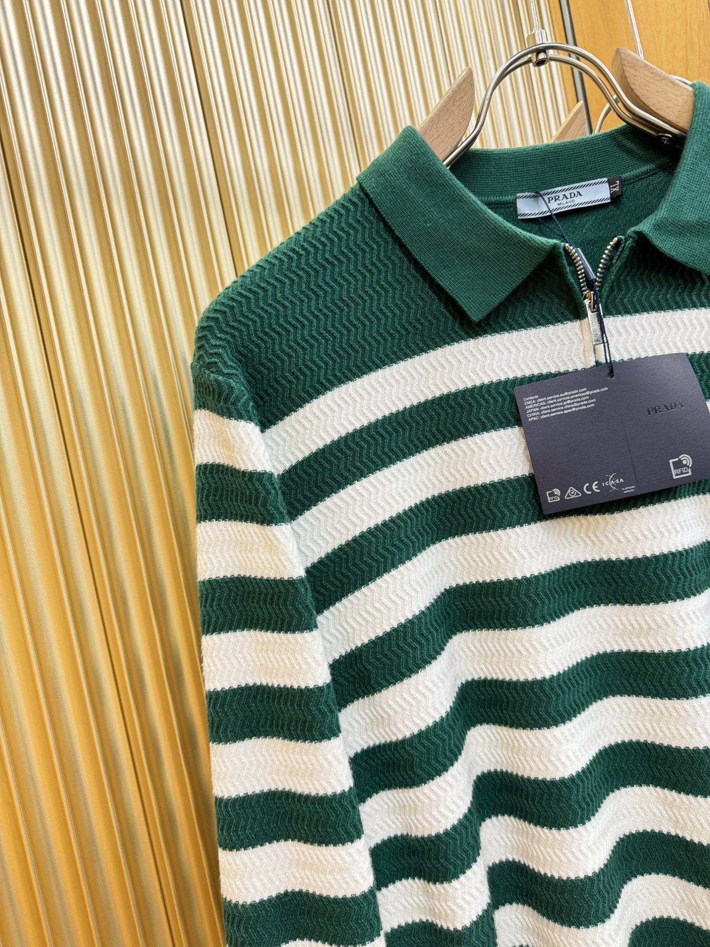 PRADA 普拉达 2025新款毛衣，胸前logo设计！贸易公司渠道稀出，同步官网发售！秋冬系列经典设计