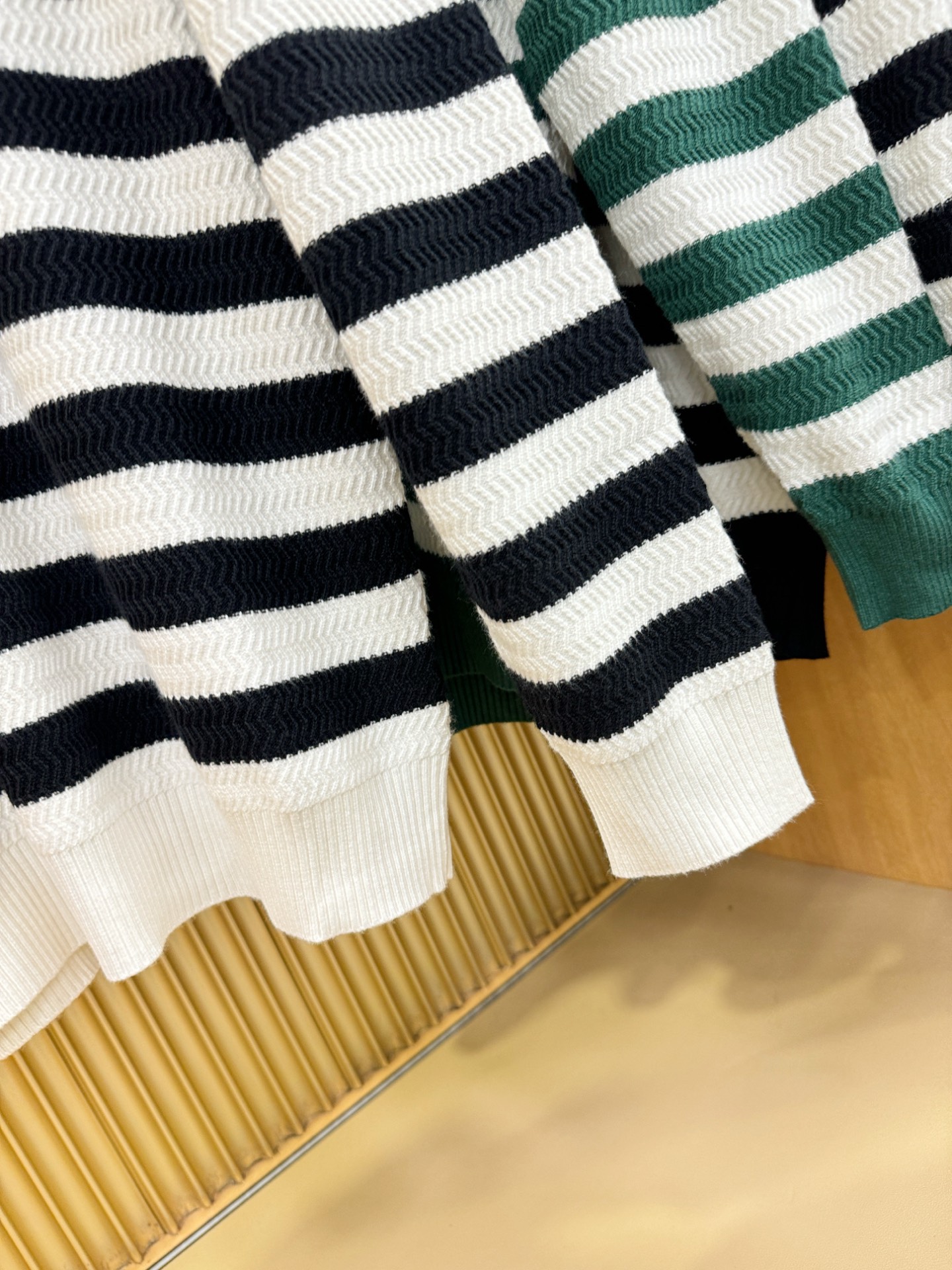 PRADA 普拉达 2025新款毛衣，胸前logo设计！贸易公司渠道稀出，同步官网发售！秋冬系列经典设计