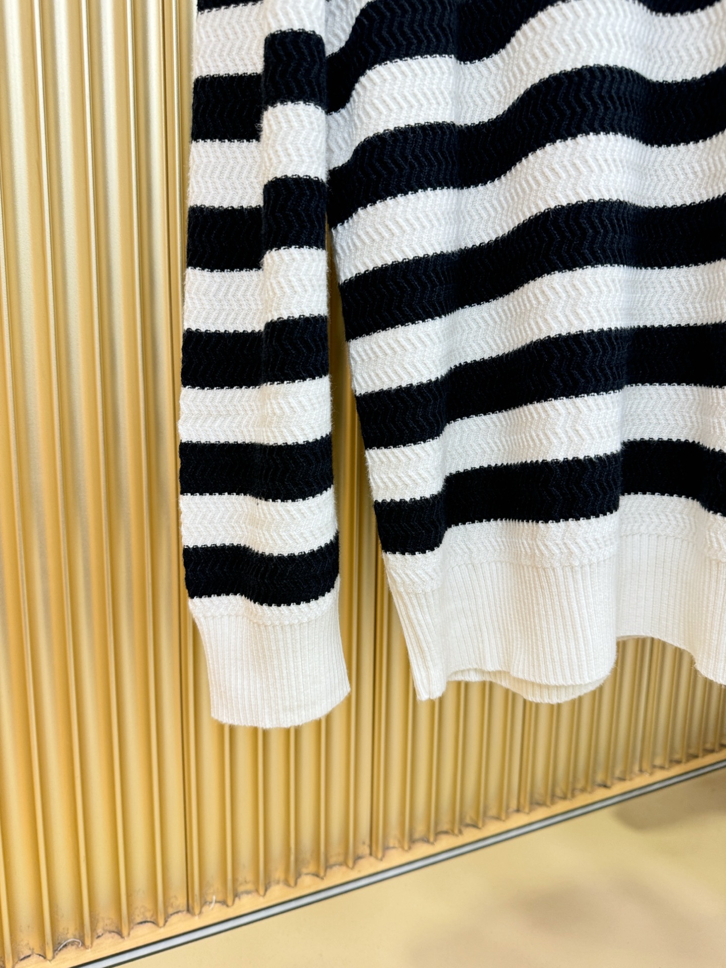 PRADA 普拉达 2025新款毛衣，胸前logo设计！贸易公司渠道稀出，同步官网发售！秋冬系列经典设计