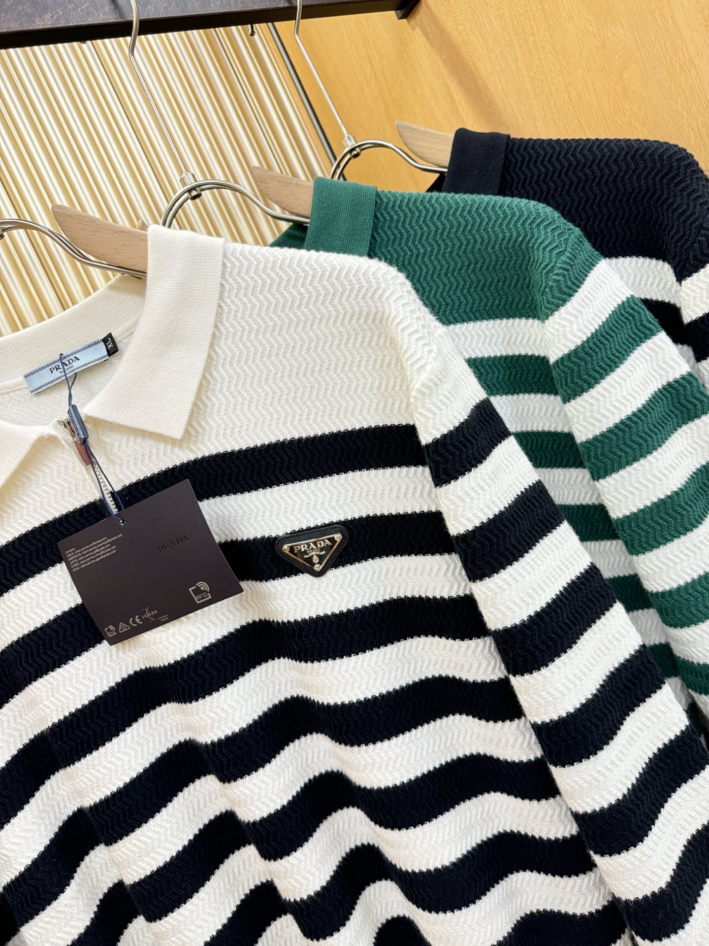 PRADA 普拉达 2025新款毛衣，胸前logo设计！贸易公司渠道稀出，同步官网发售！秋冬系列经典设计