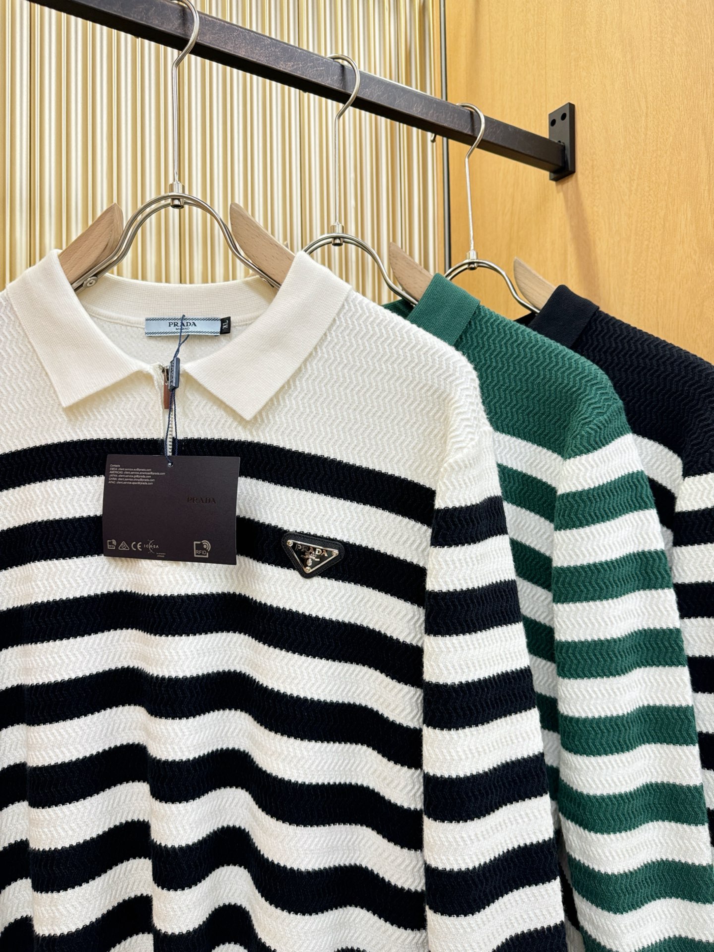 PRADA 普拉达 2025新款毛衣，胸前logo设计！贸易公司渠道稀出，同步官网发售！秋冬系列经典设计